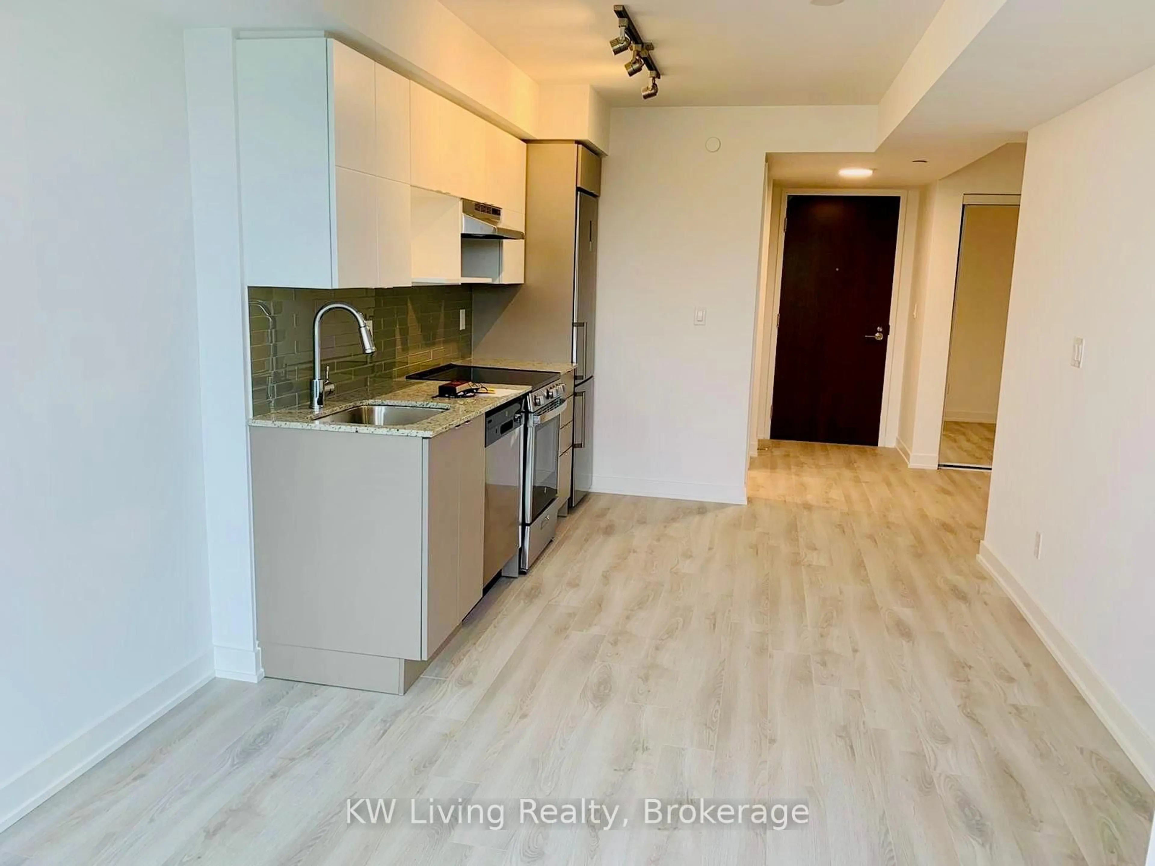 Standard kitchen, unknown for 120 Varna Dr #307, Toronto Ontario M6A 0B3