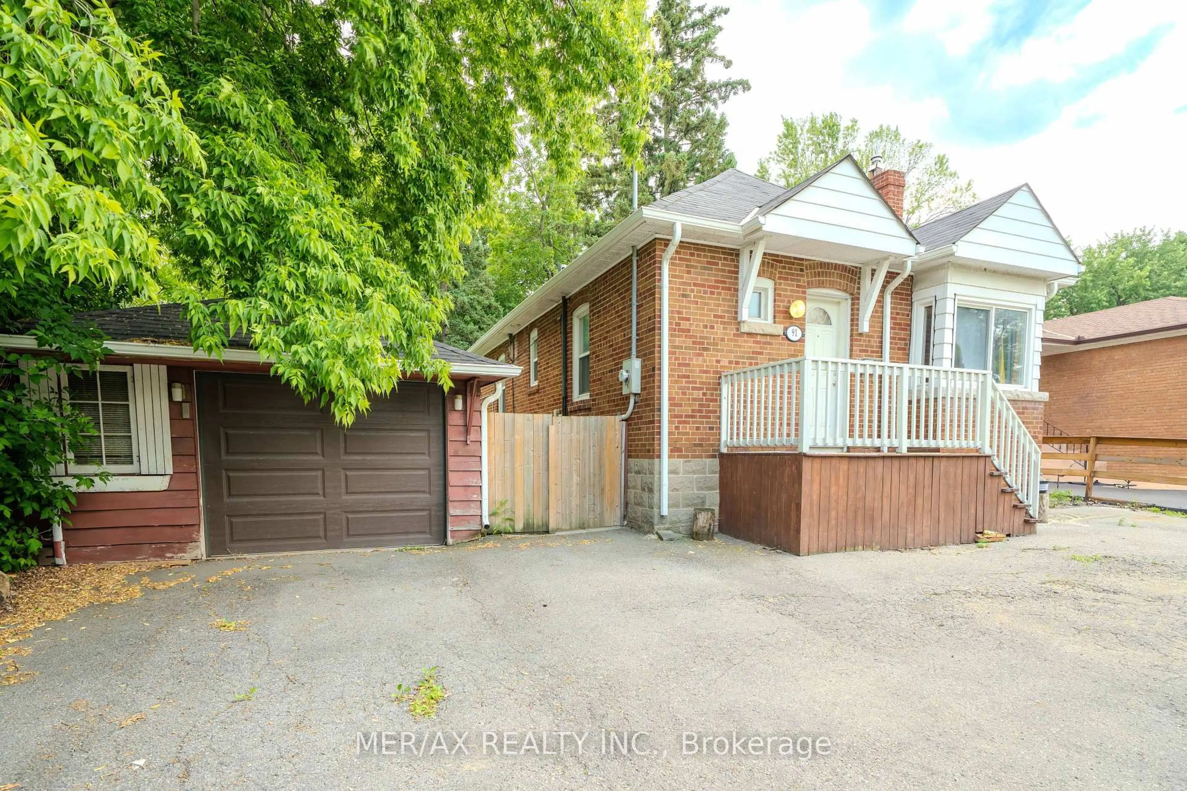 A pic from outside/outdoor area/front of a property/back of a property/a pic from drone, street for 91 Steeles Ave, Toronto Ontario M2M 3Y4
