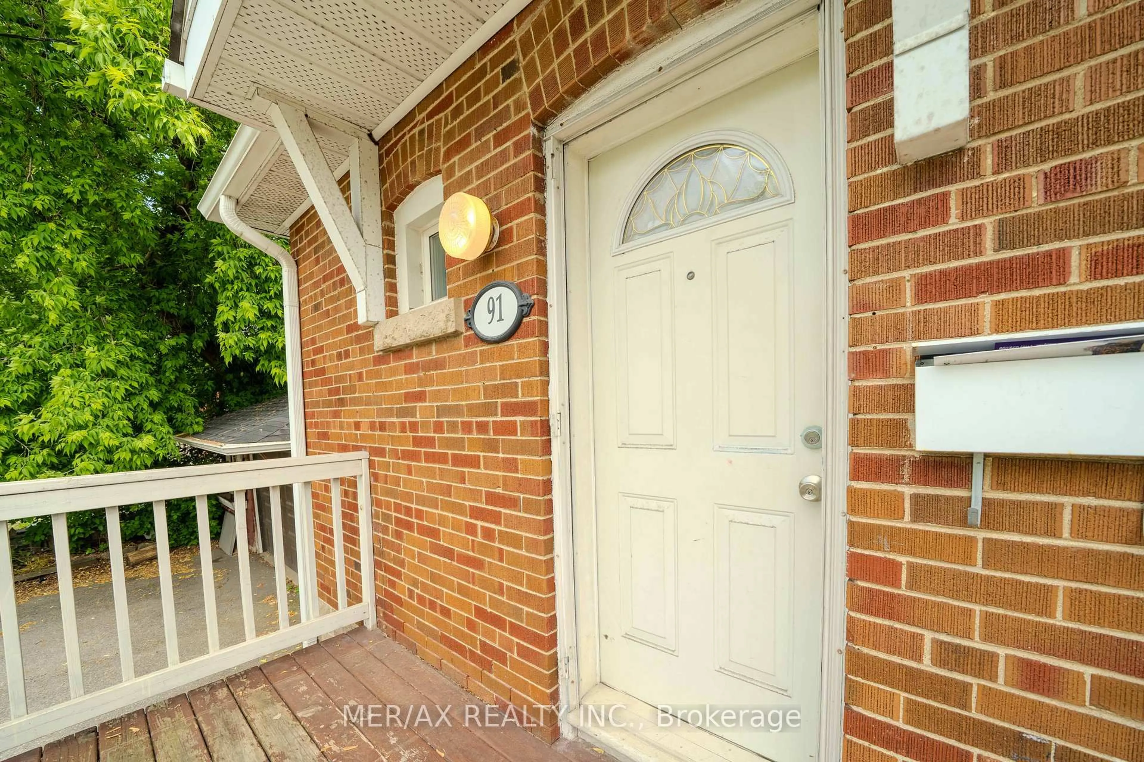 Indoor entryway for 91 Steeles Ave, Toronto Ontario M2M 3Y4