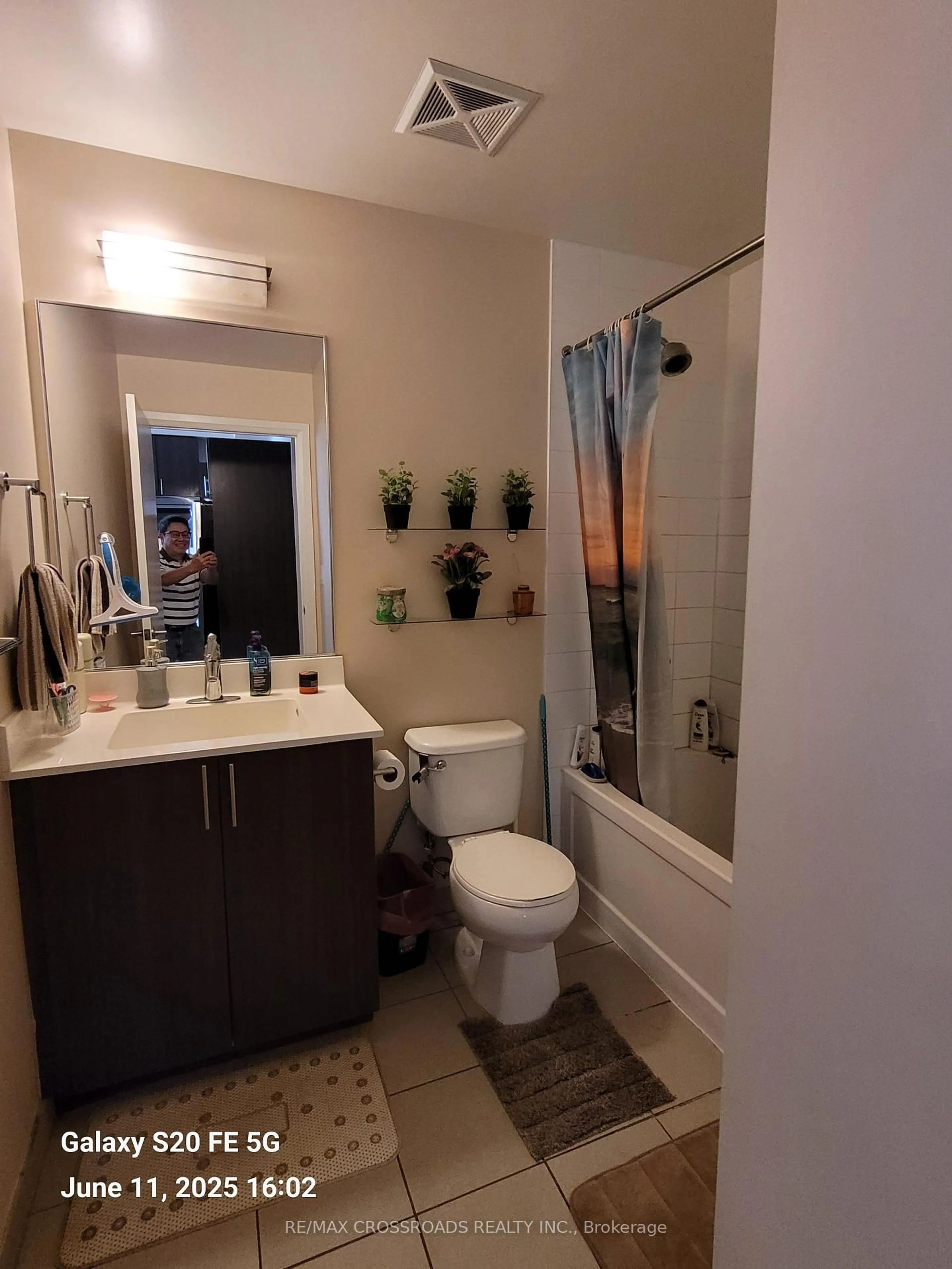 Standard bathroom, unknown for 17 Kenaston Gdns #414, Toronto Ontario M2K 0B9