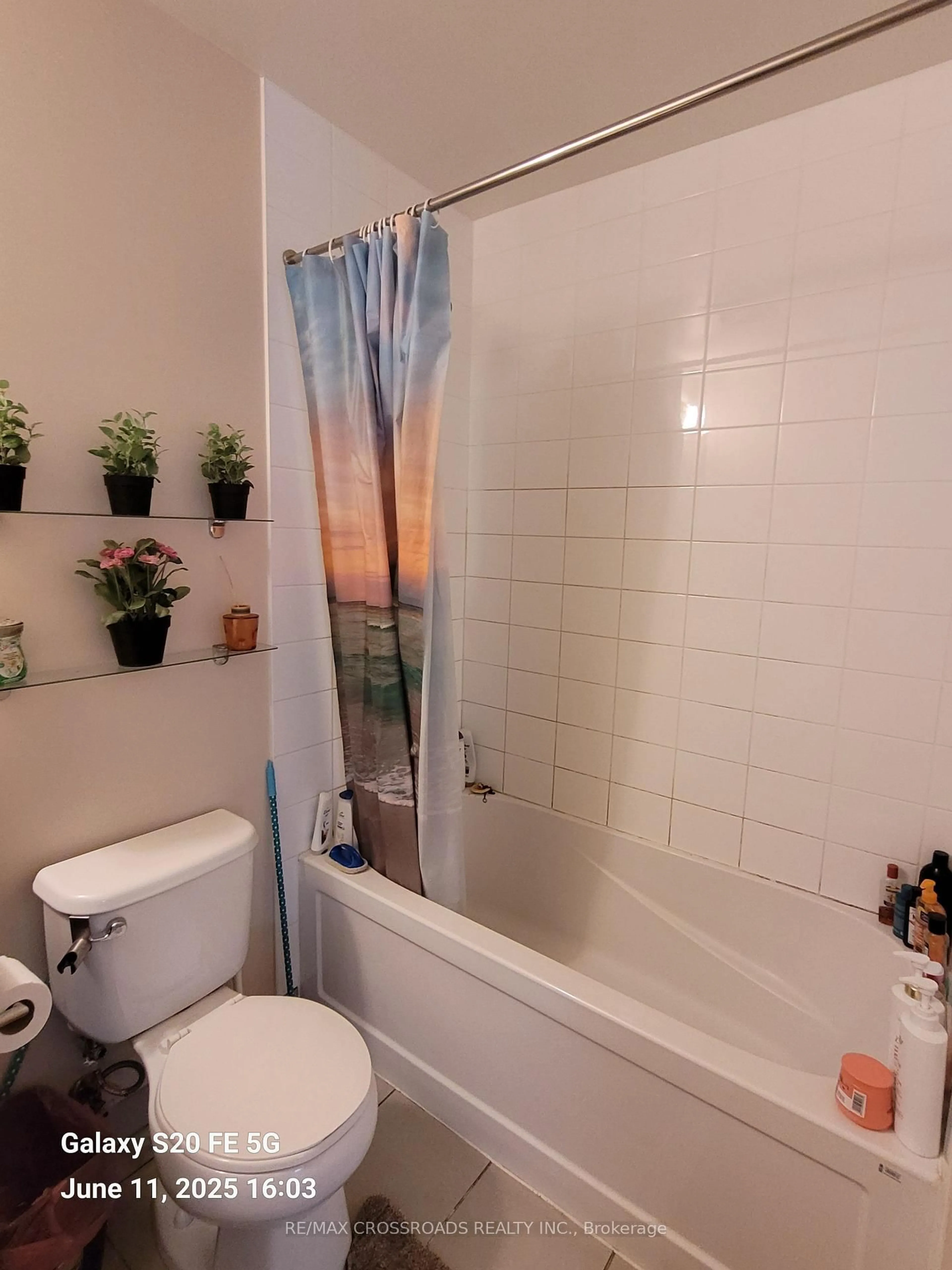Standard bathroom, unknown for 17 Kenaston Gdns #414, Toronto Ontario M2K 0B9