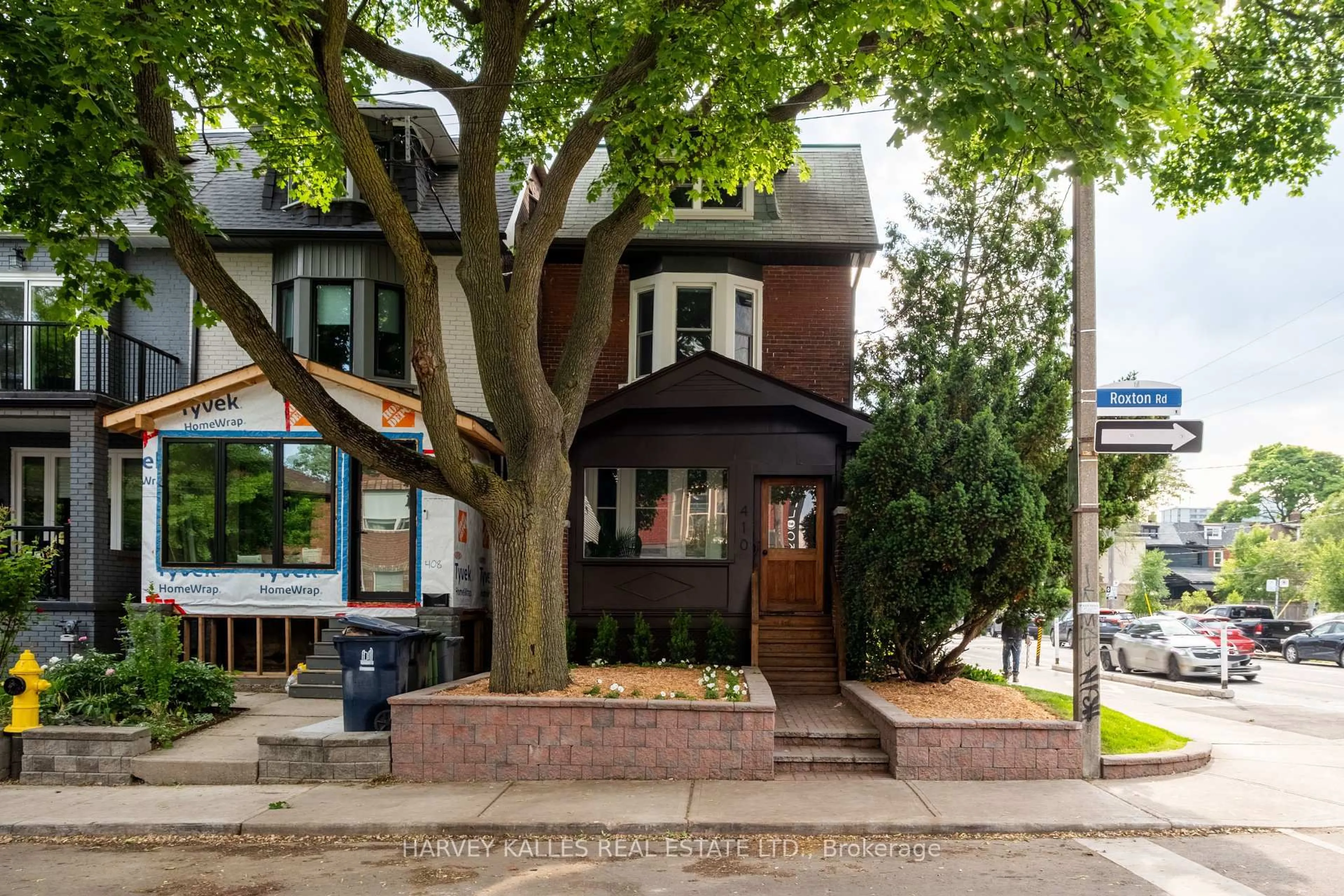 Home with brick exterior material, street for 410 Roxton Rd, Toronto Ontario M6G 3R2