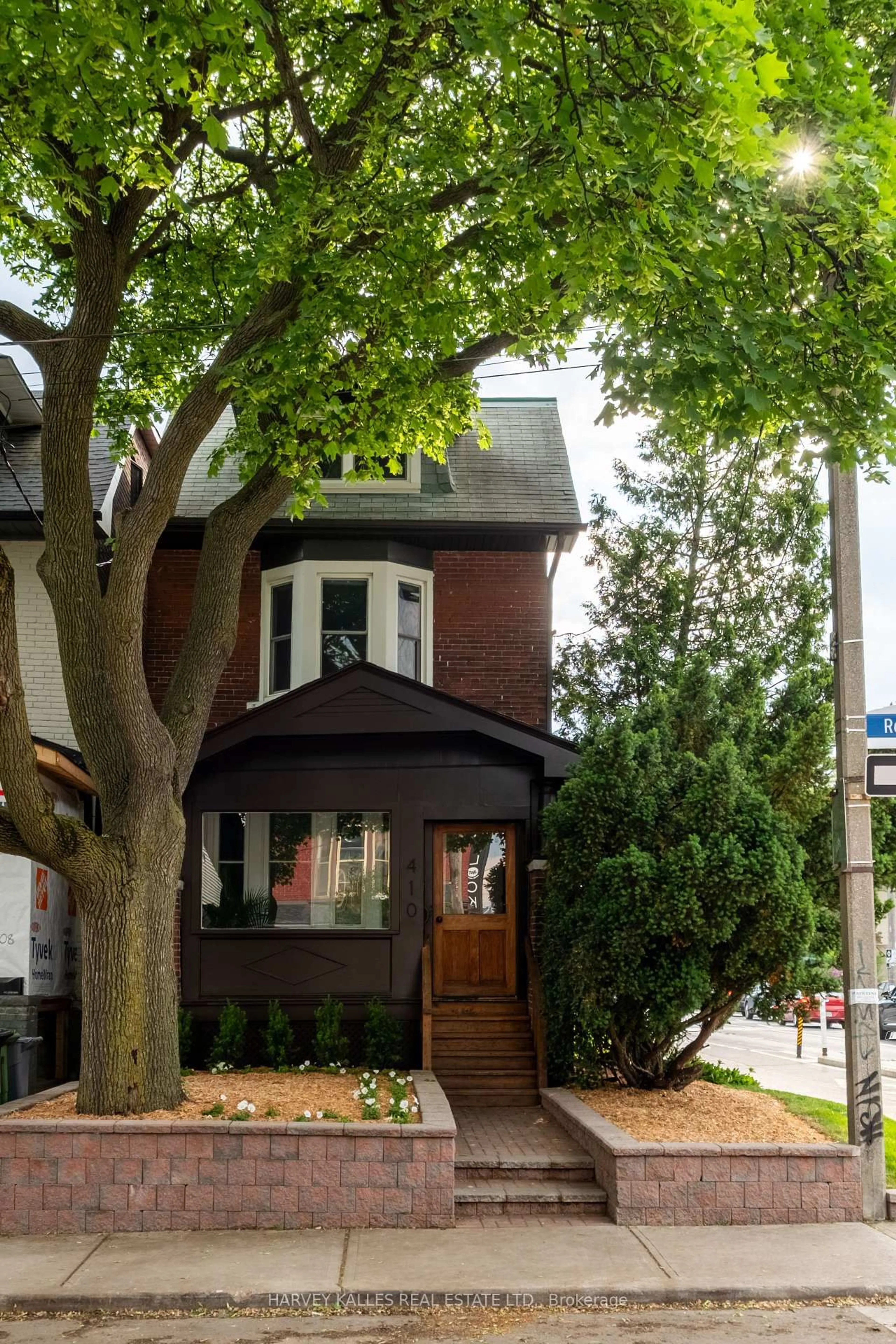 Home with brick exterior material, street for 410 Roxton Rd, Toronto Ontario M6G 3R2