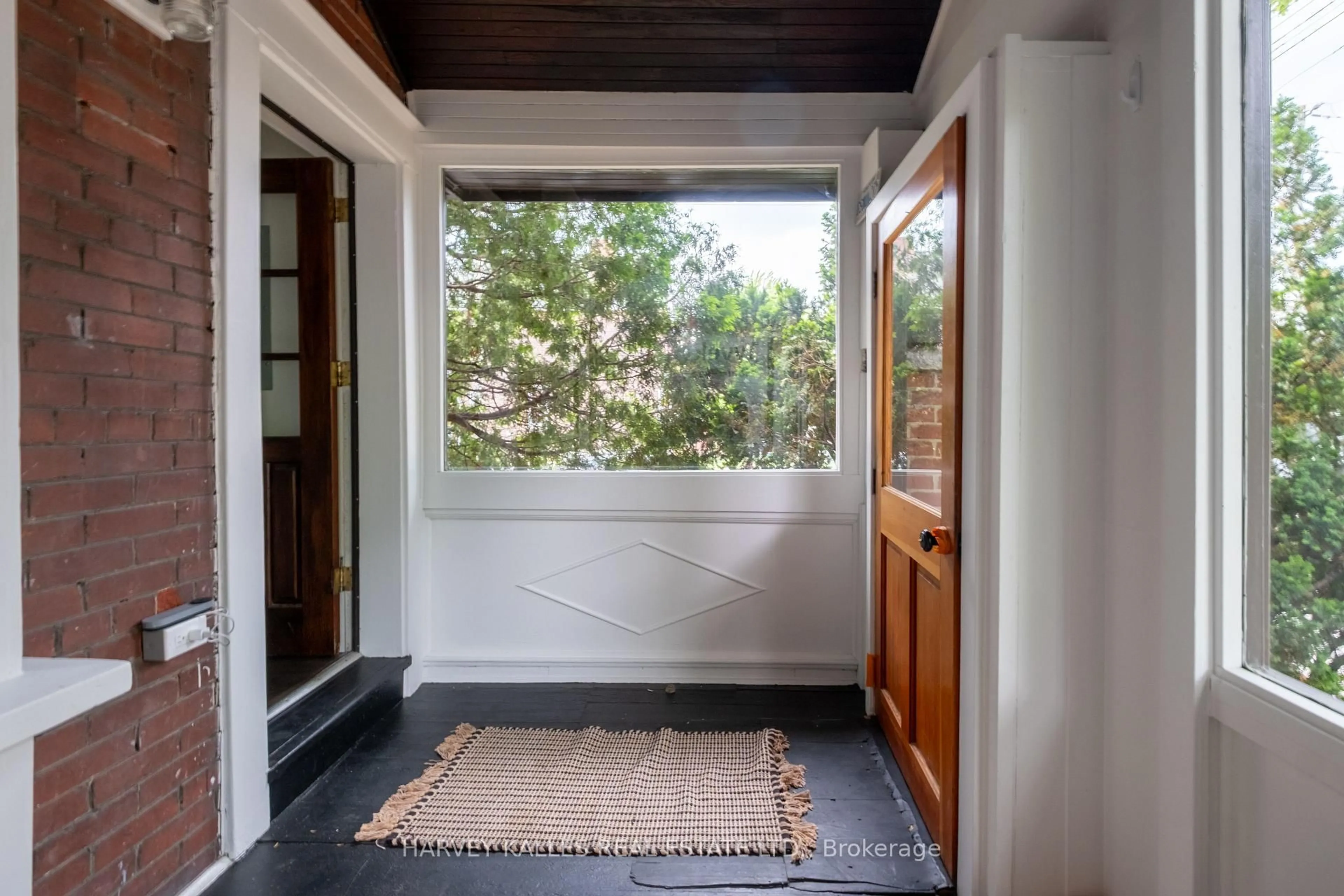 Indoor entryway for 410 Roxton Rd, Toronto Ontario M6G 3R2