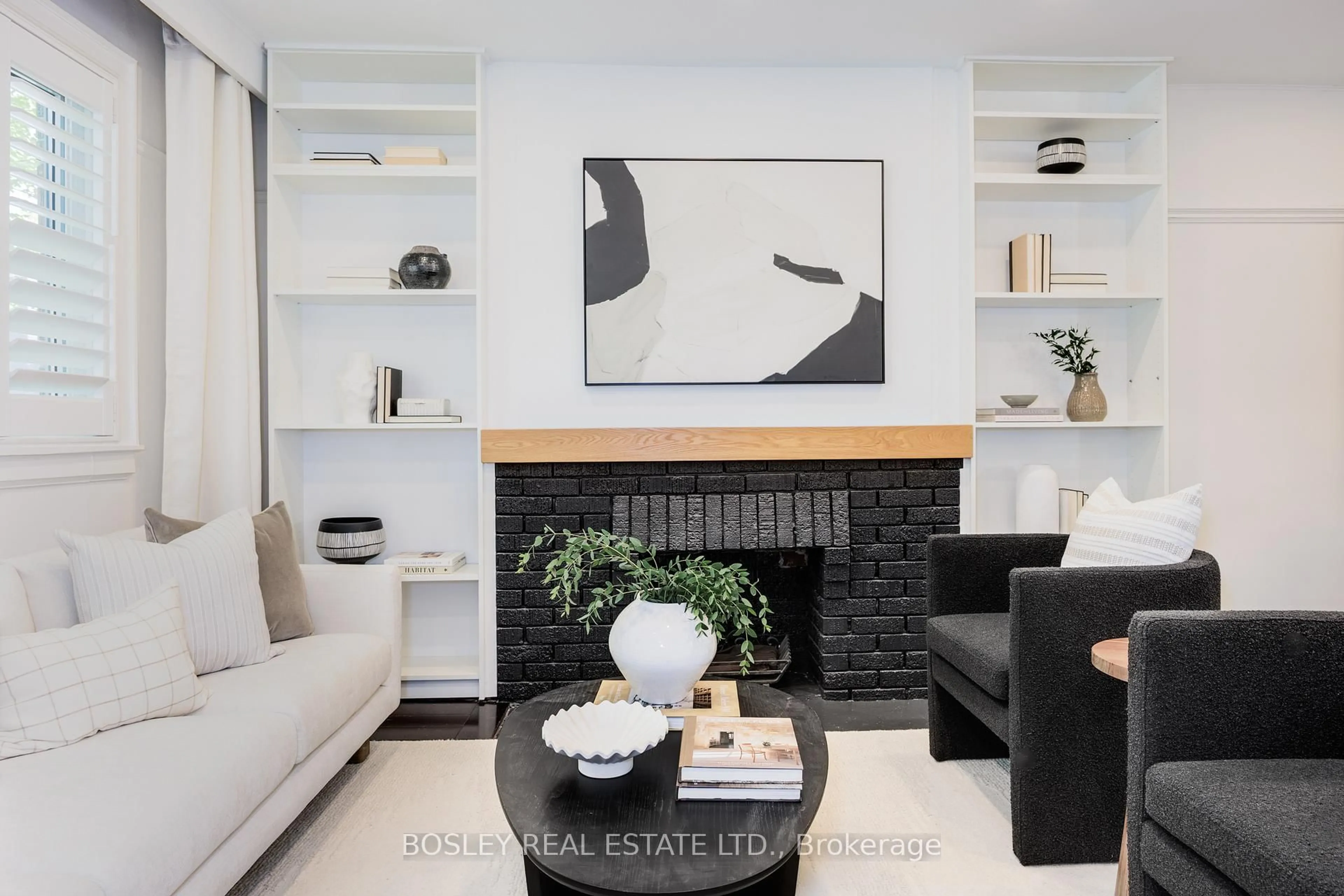 Living room with furniture, unknown for 367 Belsize Dr, Toronto Ontario M4S 1M7