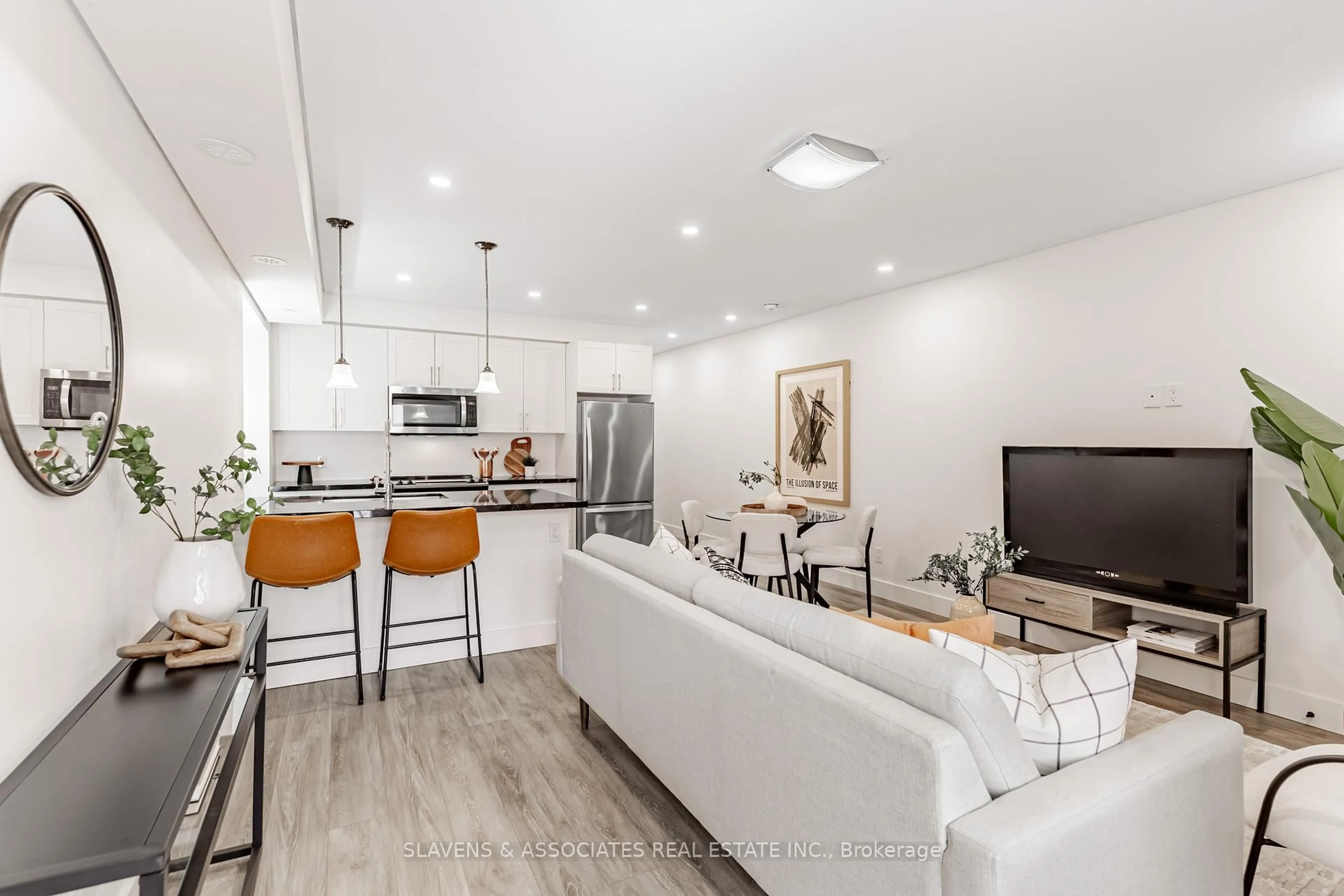 Open concept kitchen, unknown for 1088 Avenue Rd, Toronto Ontario M5N 2E2