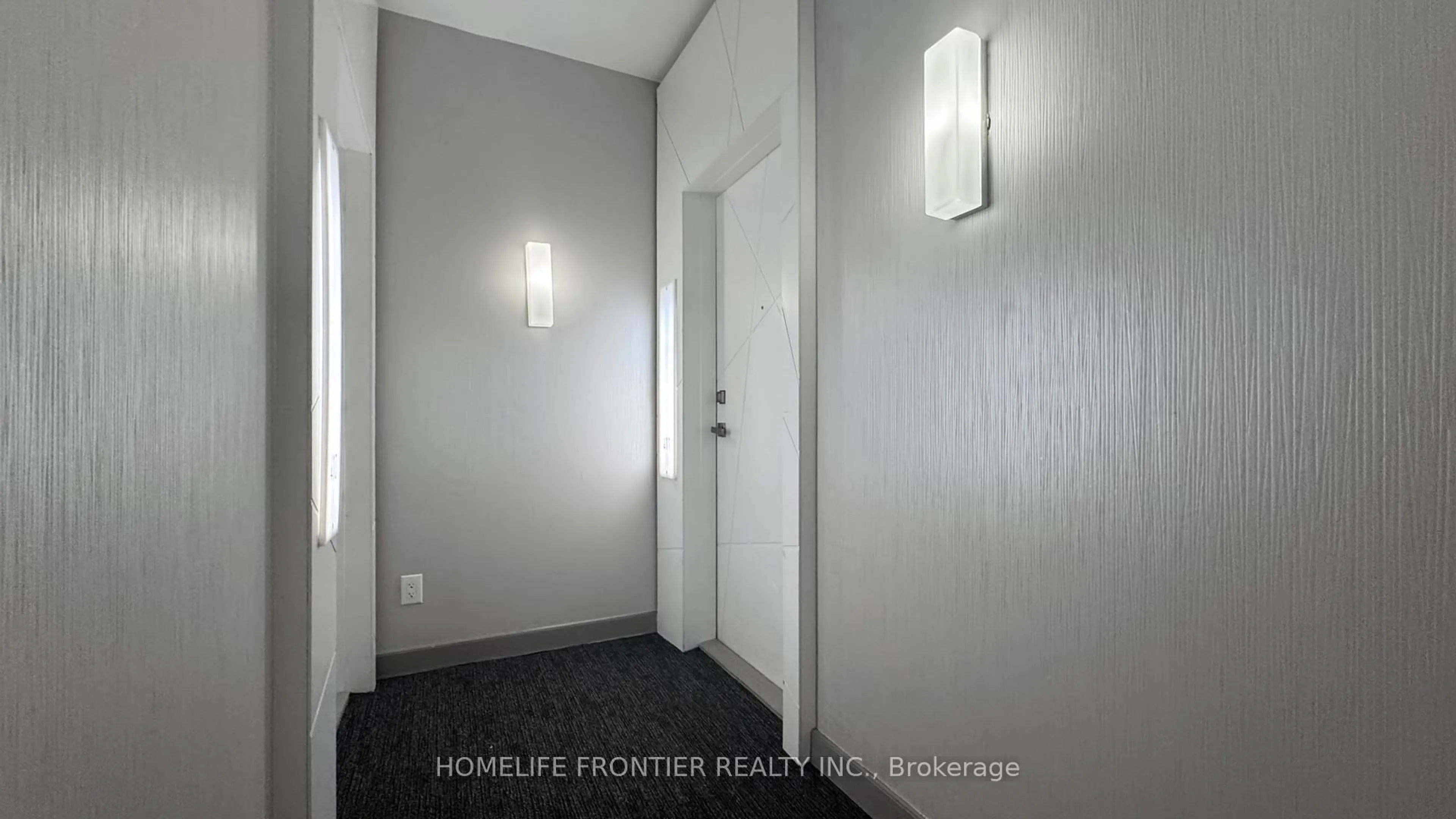 Indoor foyer for 12 York St #411, Toronto Ontario M5J 2Z2
