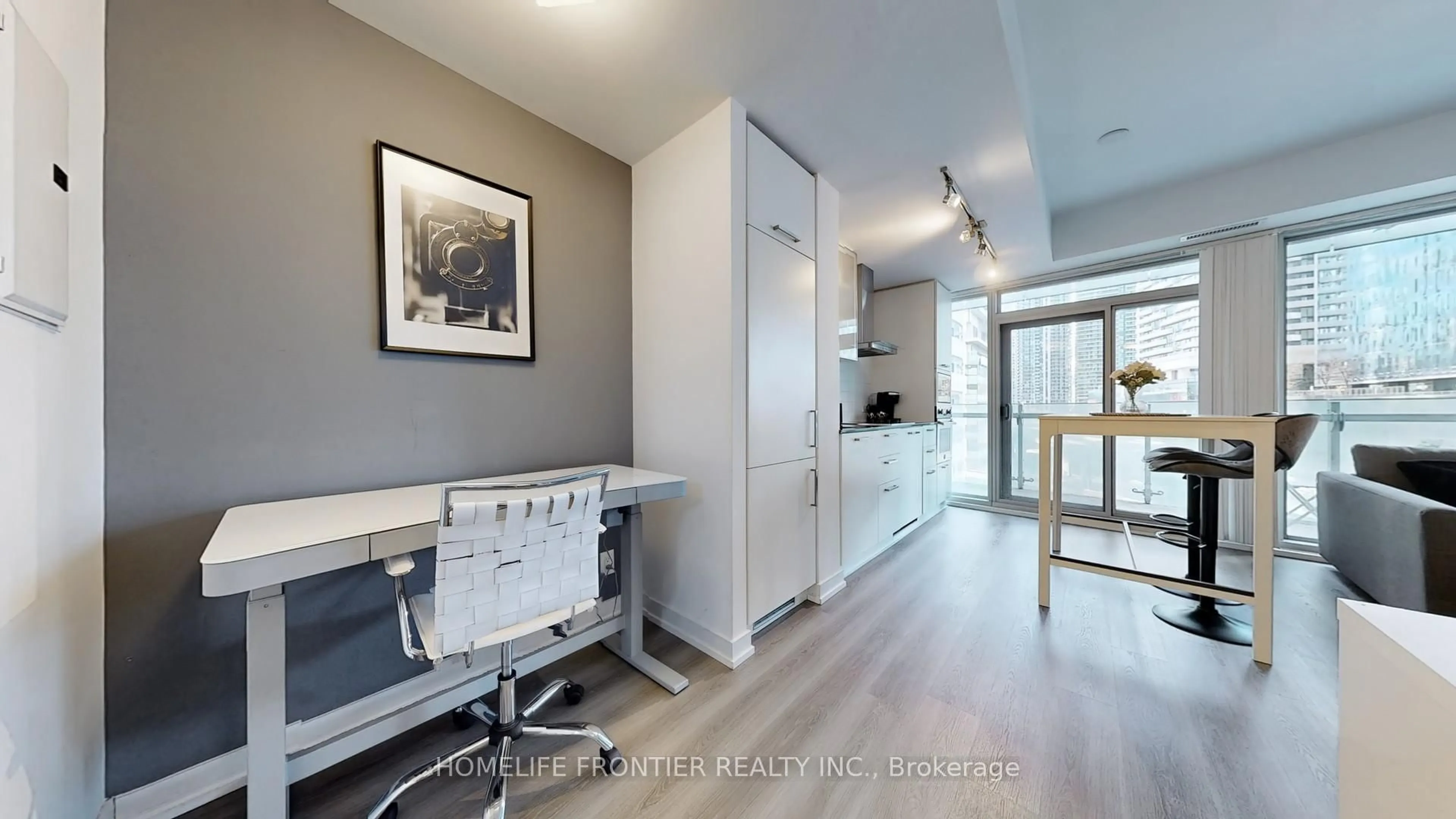 Indoor entryway for 12 York St #411, Toronto Ontario M5J 2Z2