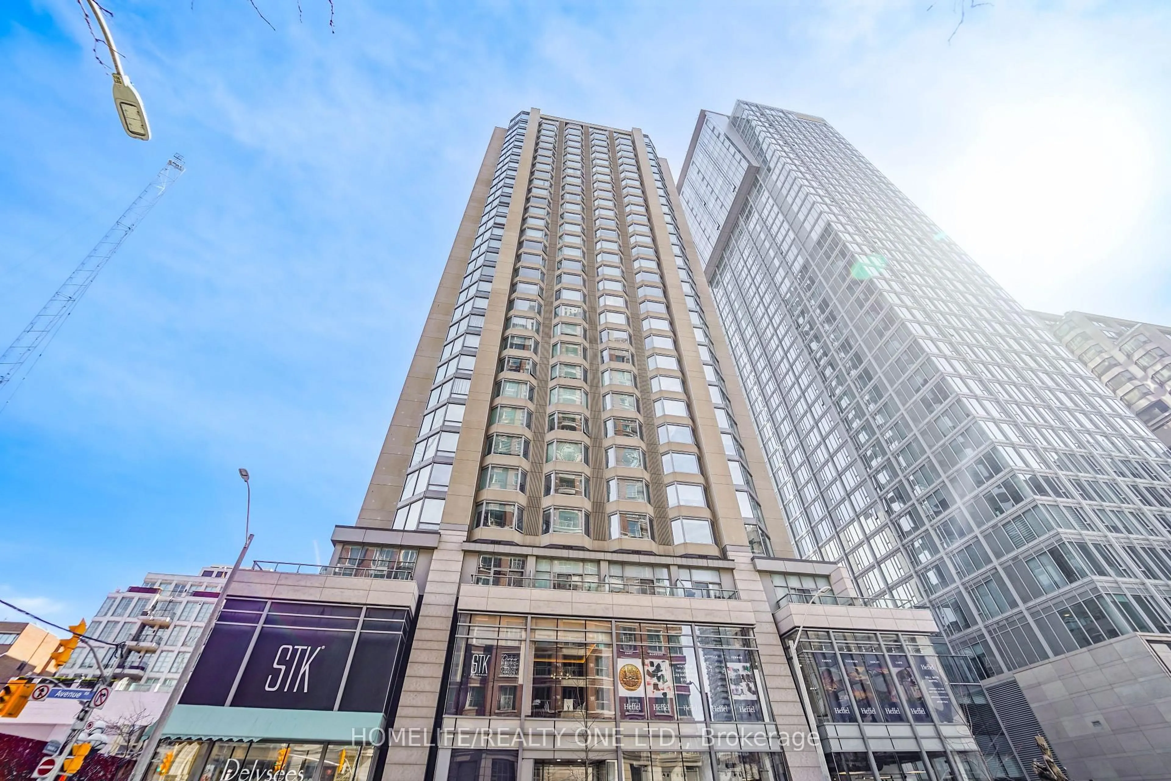 Indoor foyer for 155 Yorkville Ave #2915, Toronto Ontario M5R 0B4