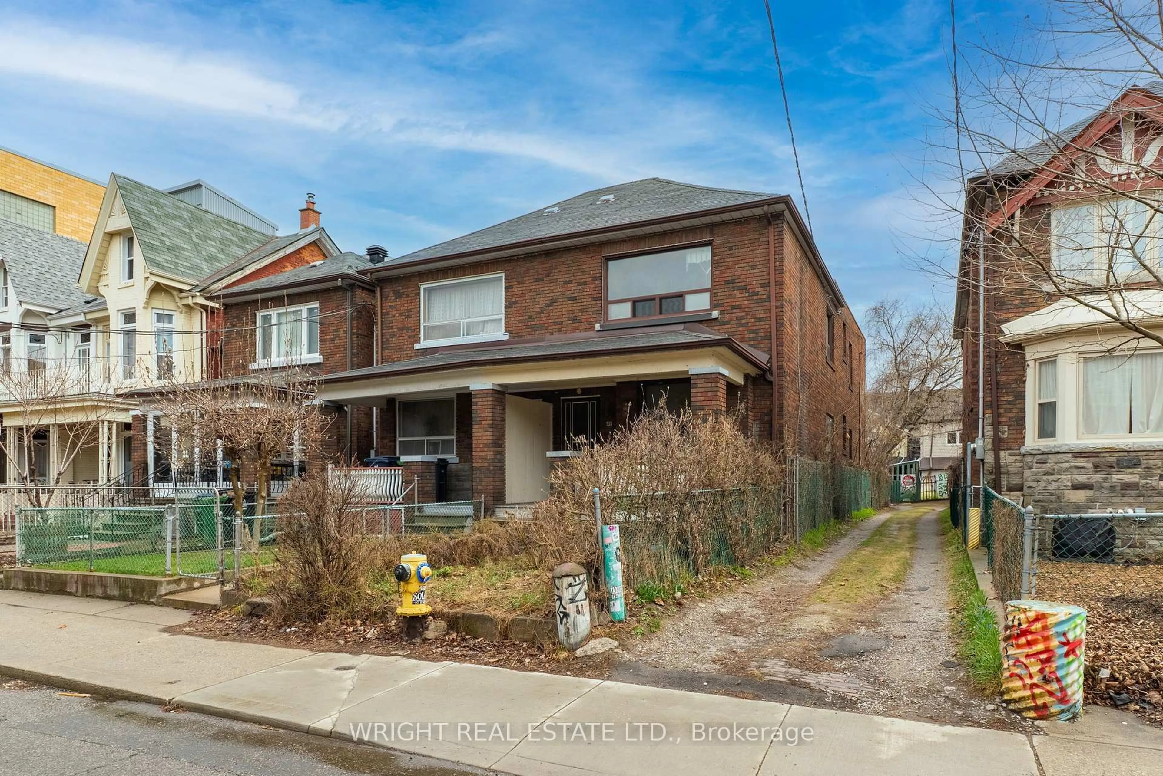 Home with brick exterior material, street for 39 Nassau St, Toronto Ontario M5T 1M3
