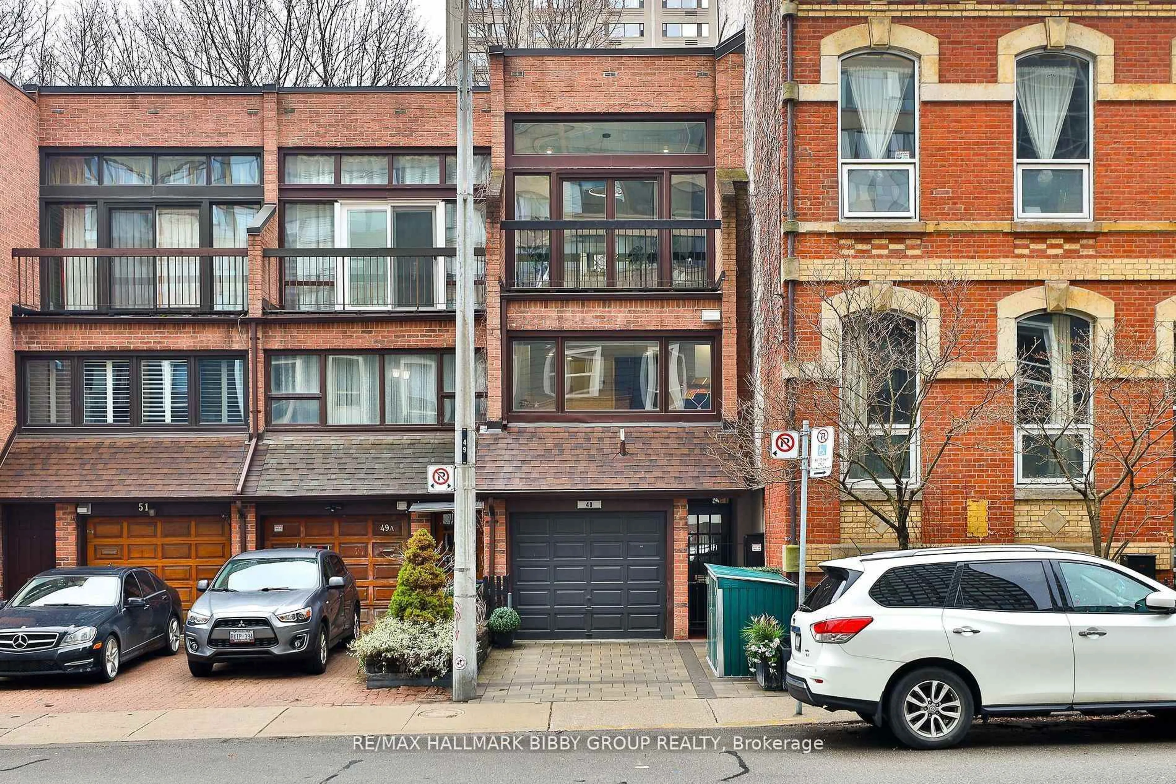 Home with brick exterior material, street for 49 Granby St, Toronto Ontario M5B 1H8