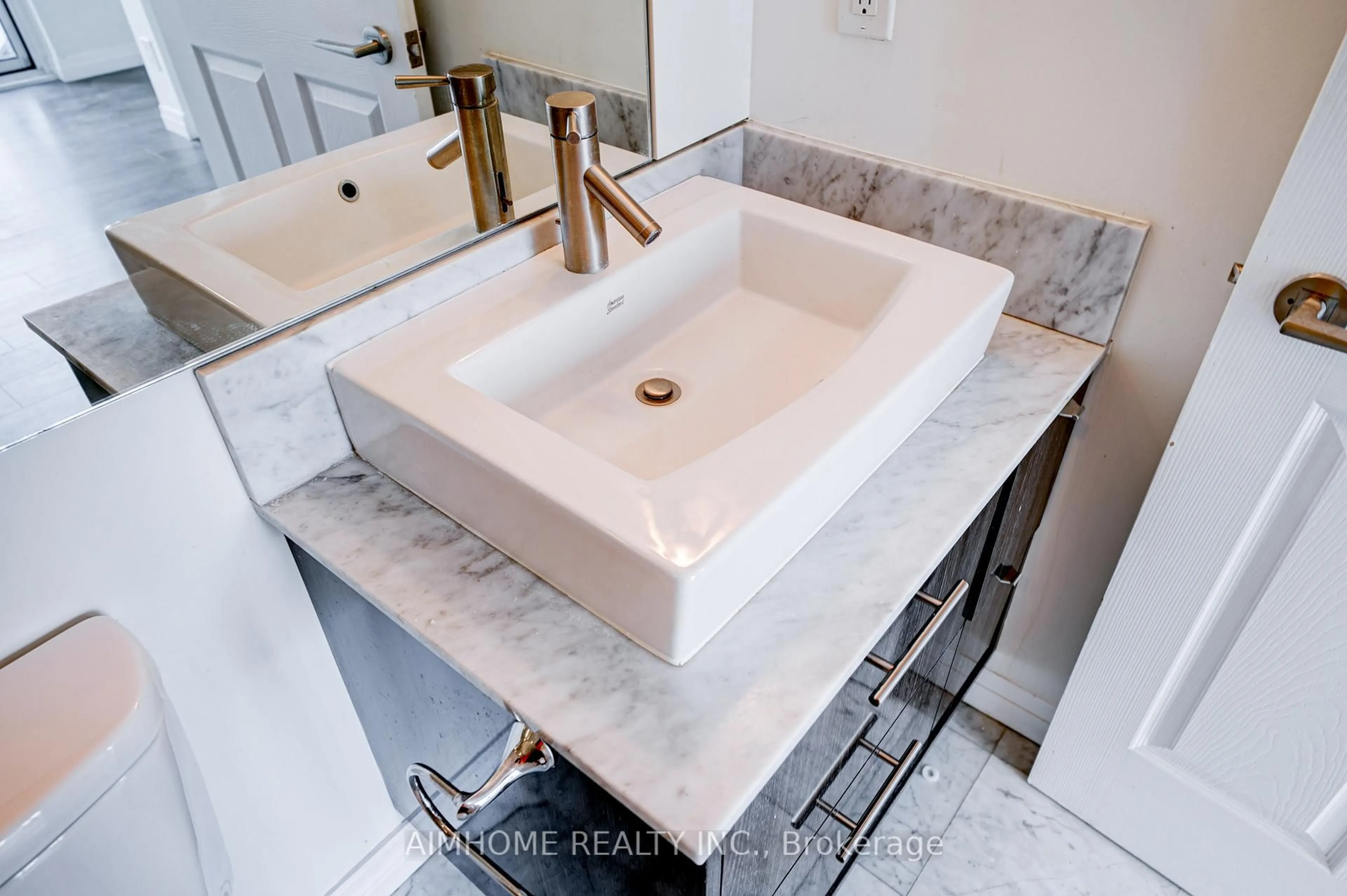 Contemporary bathroom, ceramic/tile floor for 8 Mercer St #2205, Toronto Ontario M5V 0C4