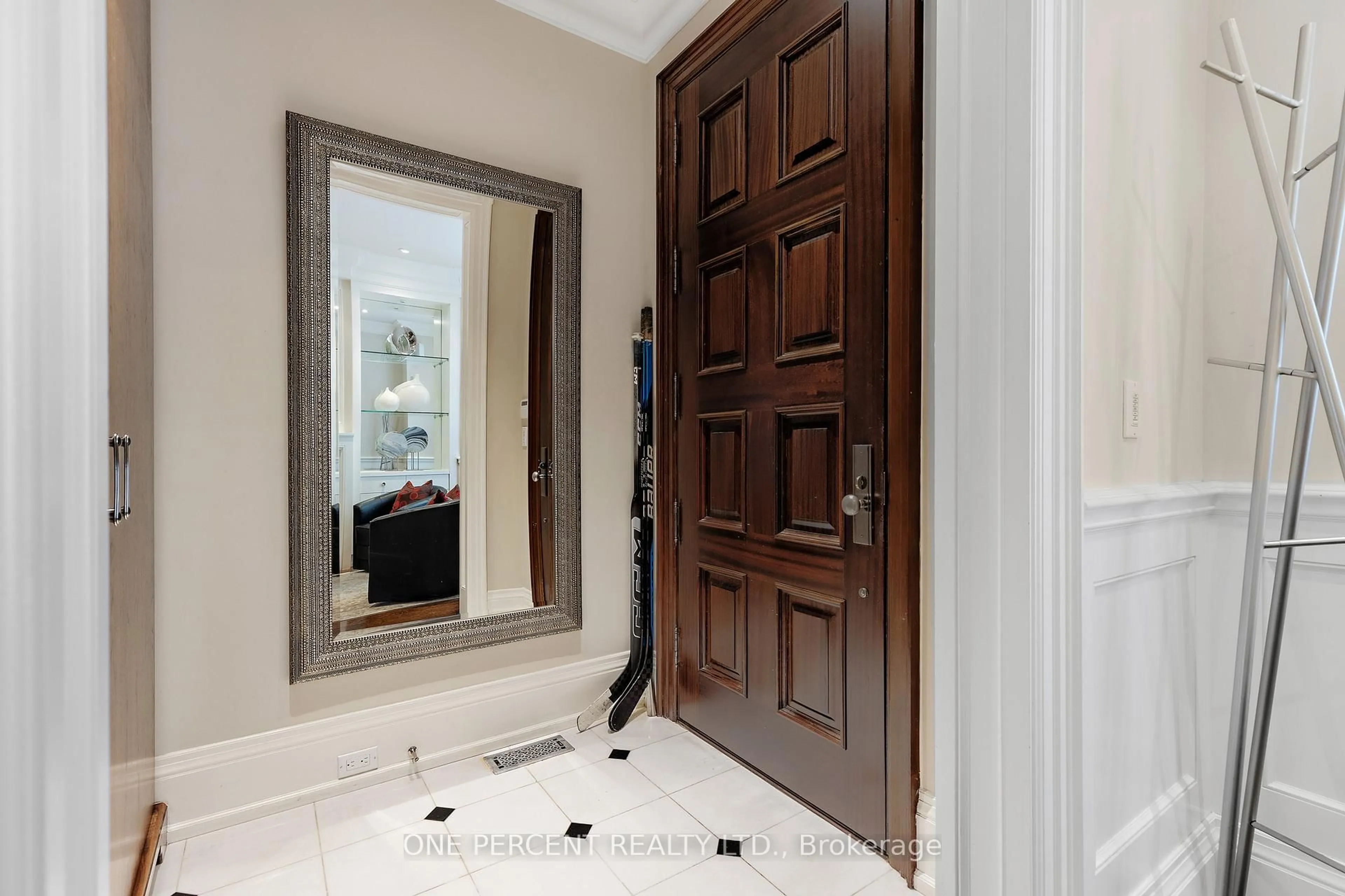 Indoor entryway for 149 Ronan Ave, Toronto Ontario M4N 2Y2