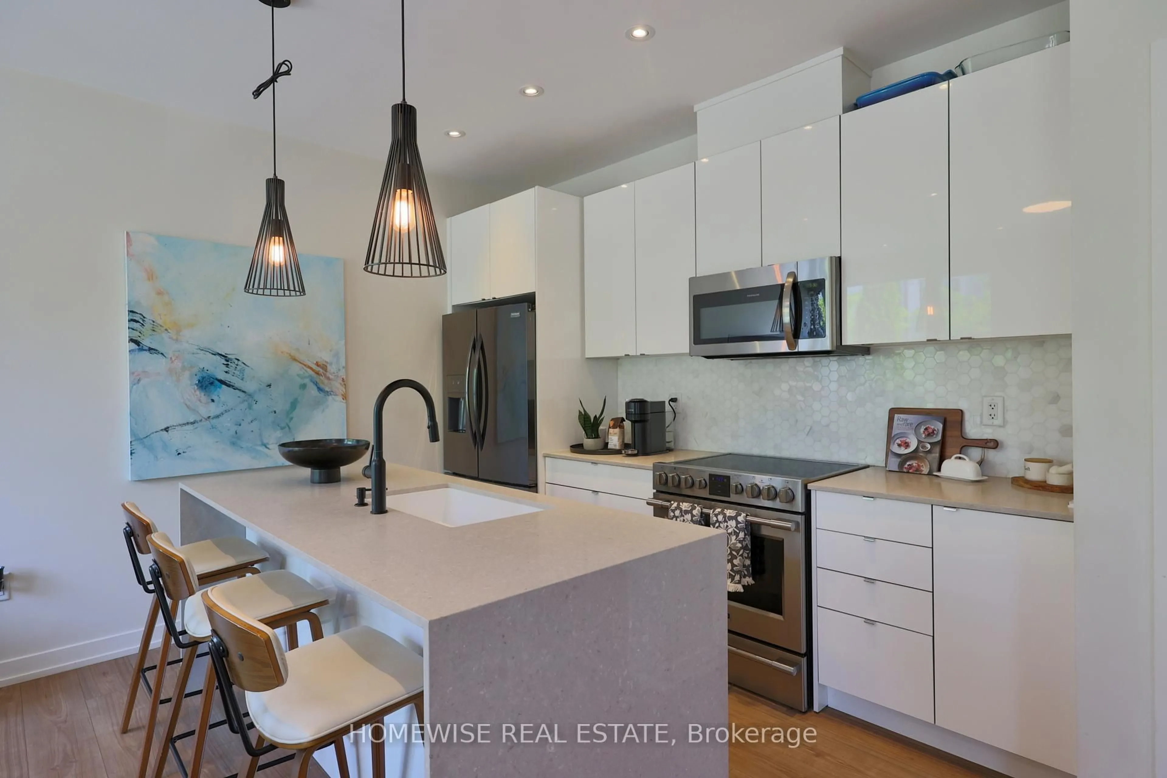 Open concept kitchen, ceramic/tile floor for 39 Florence St #TH3, Toronto Ontario M6K 1P4