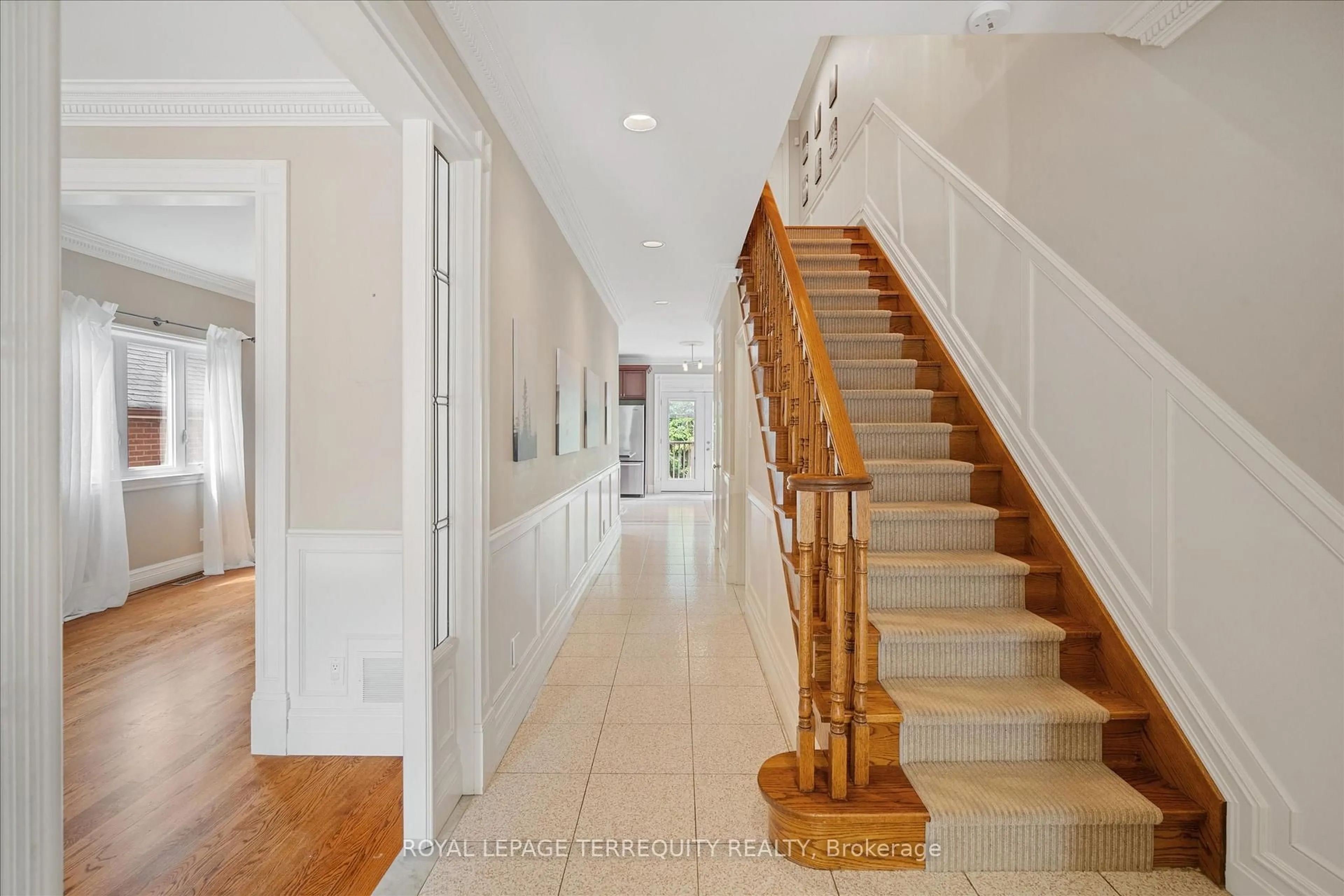 Unknown for 384 Winnett Ave, Toronto Ontario M6C 3M1