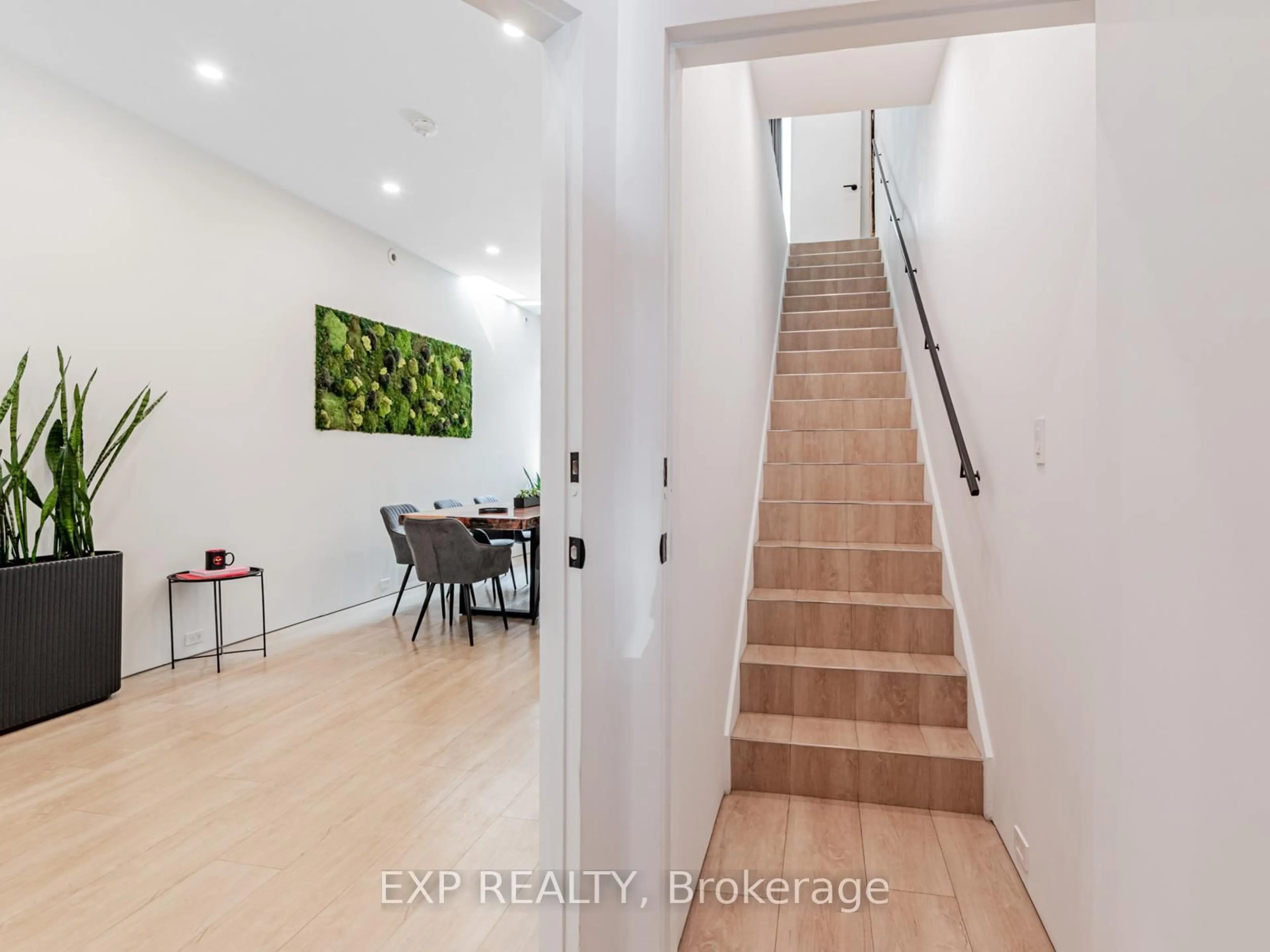Indoor entryway for 44 Massey St, Toronto Ontario M6J 2T4