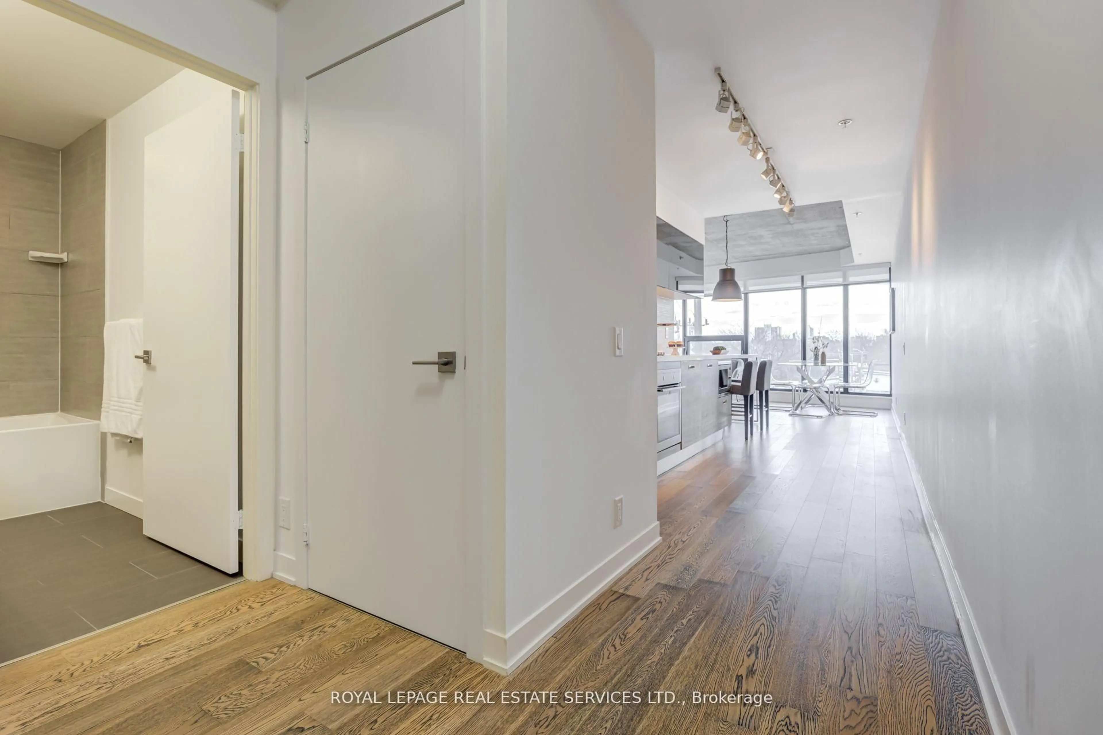 Unknown for 1239 Dundas St #404, Toronto Ontario M6J 0E8