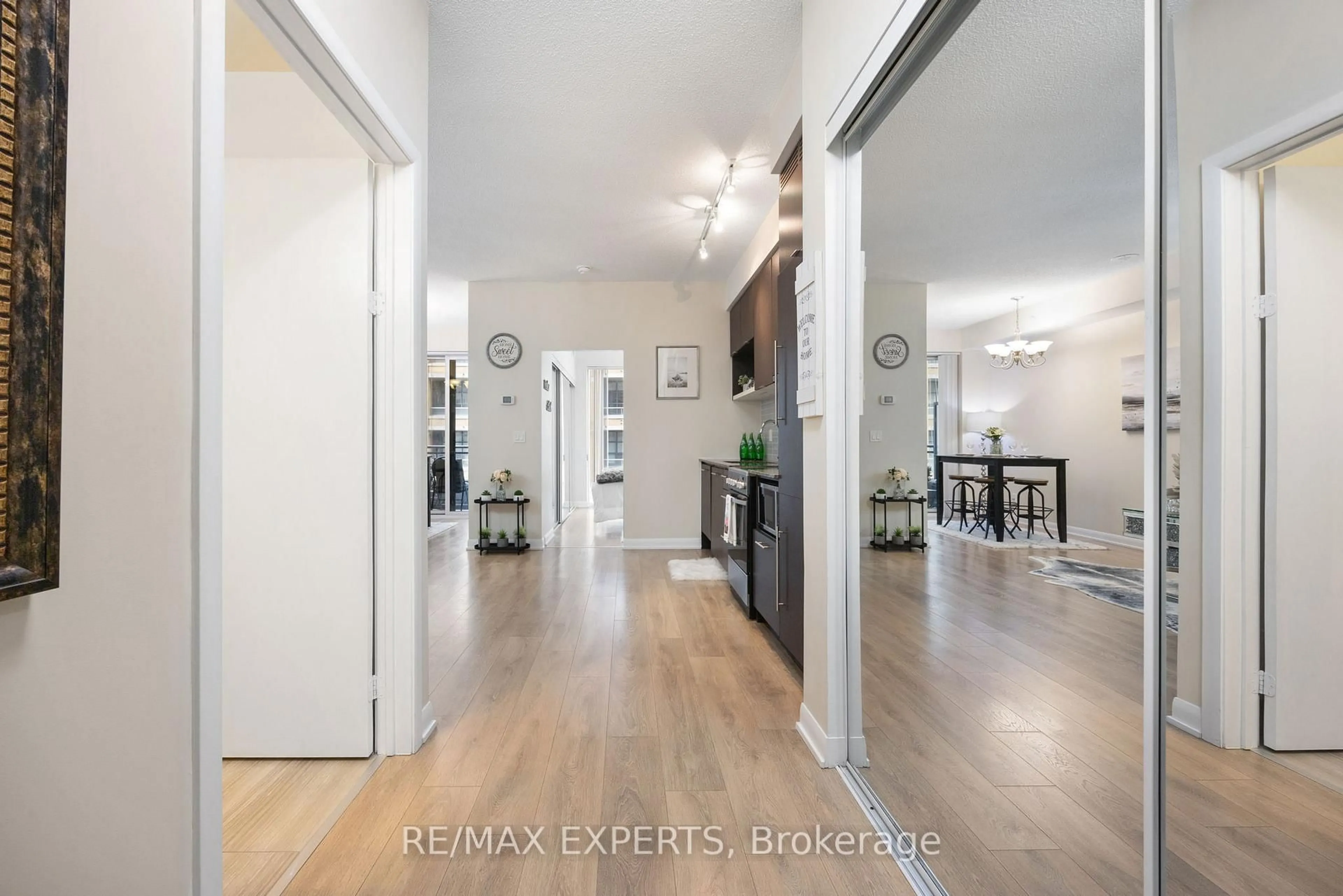 Indoor entryway for 435 Richmond St #802, Toronto Ontario M5V 0N3