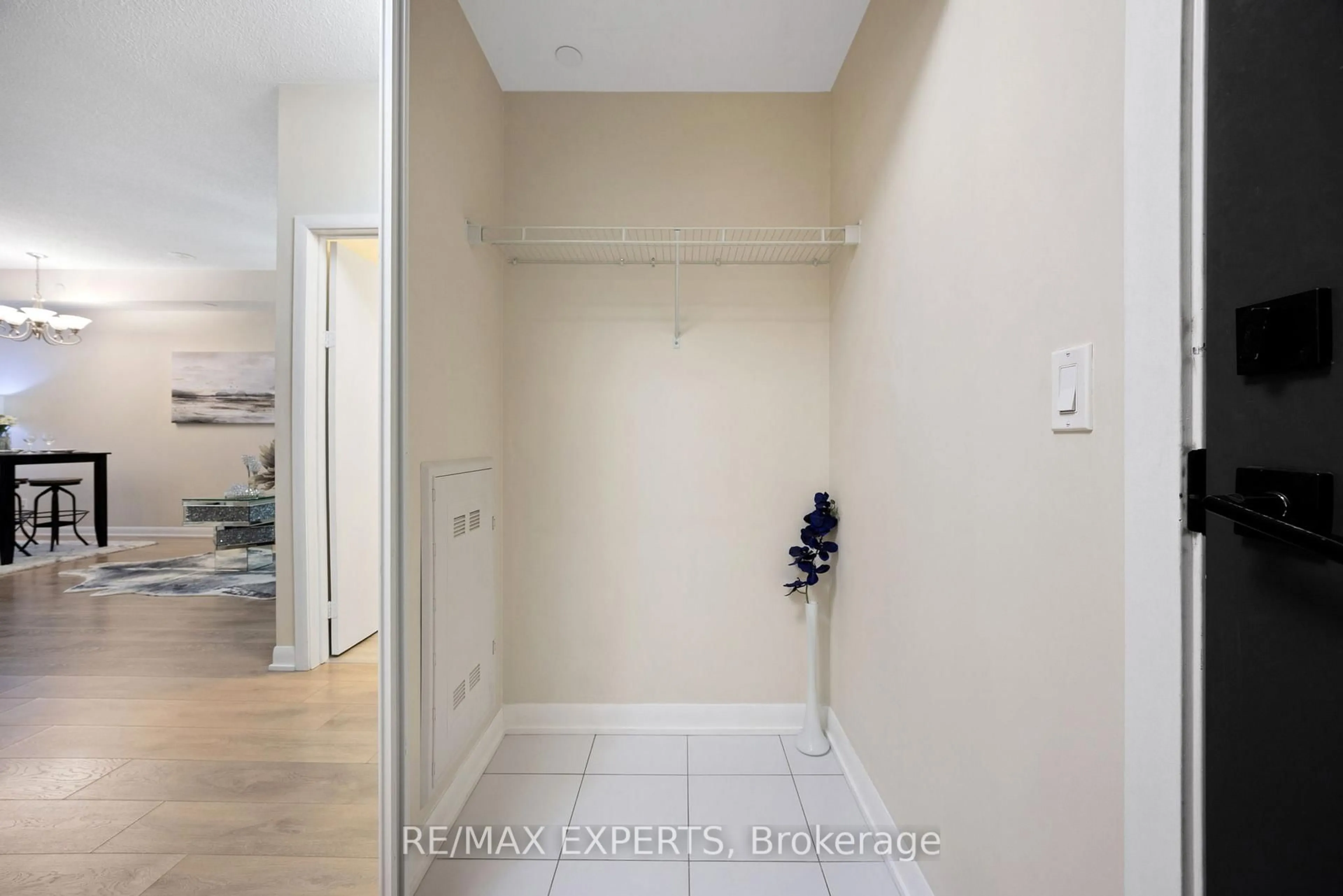 Indoor entryway for 435 Richmond St #802, Toronto Ontario M5V 0N3