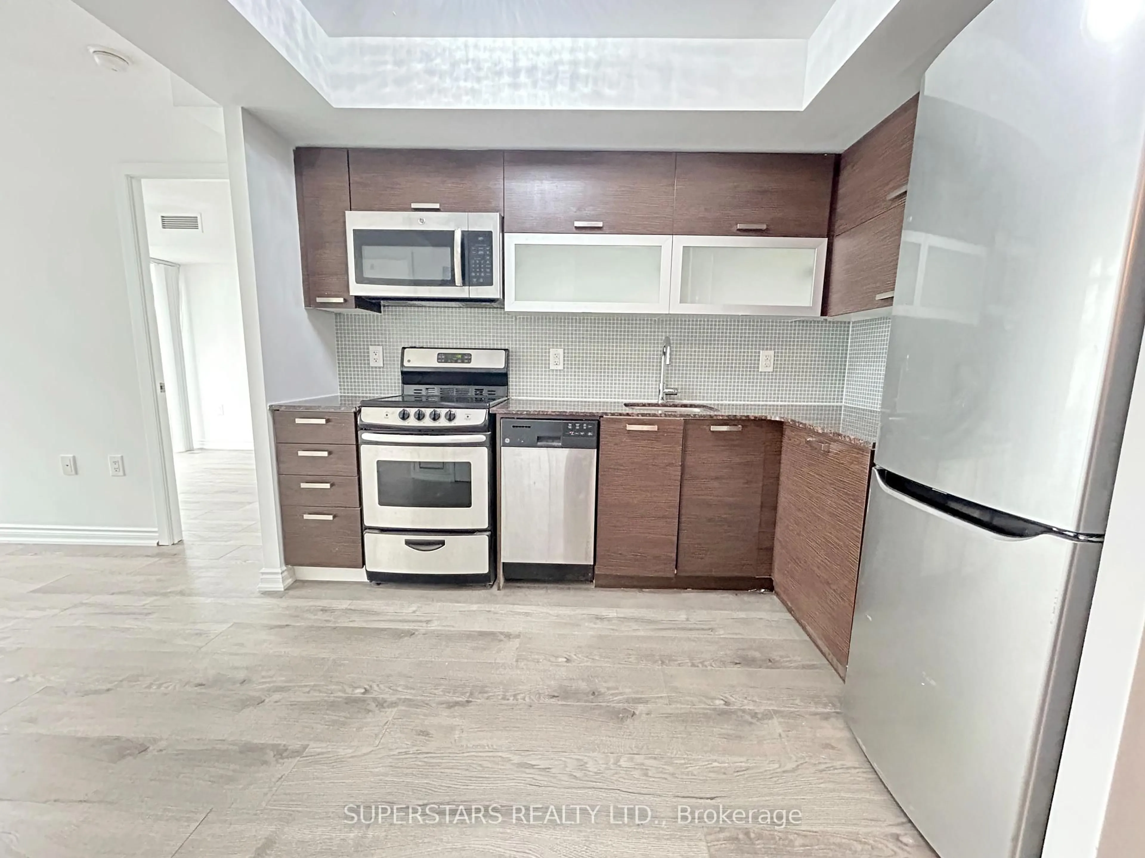 Standard kitchen, ceramic/tile floor for 36 Lisgar St #1703 w, Toronto Ontario M6J 0C7