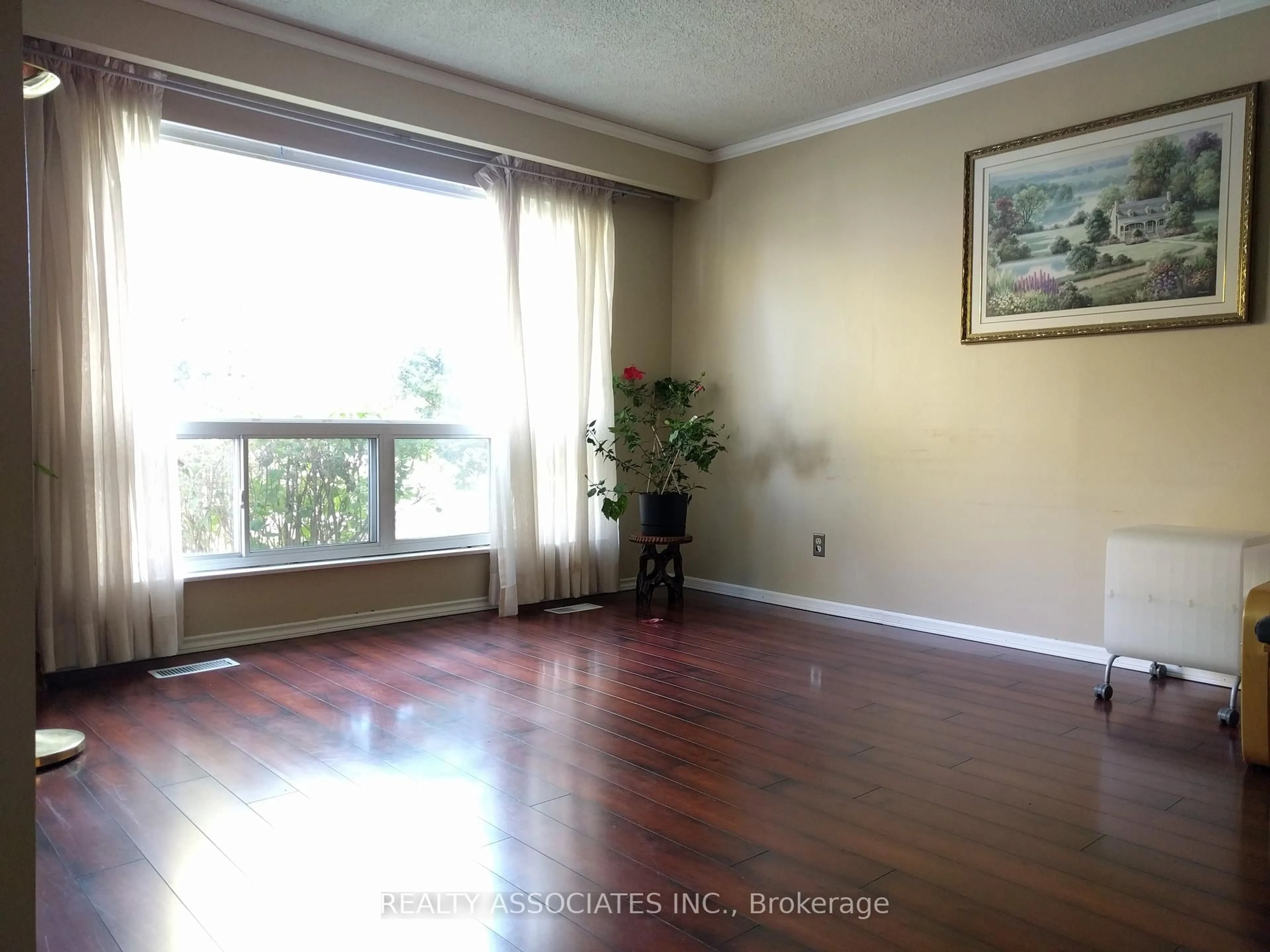 A pic of a room for 34 Cobblestone Dr, Toronto Ontario M2J 2X7