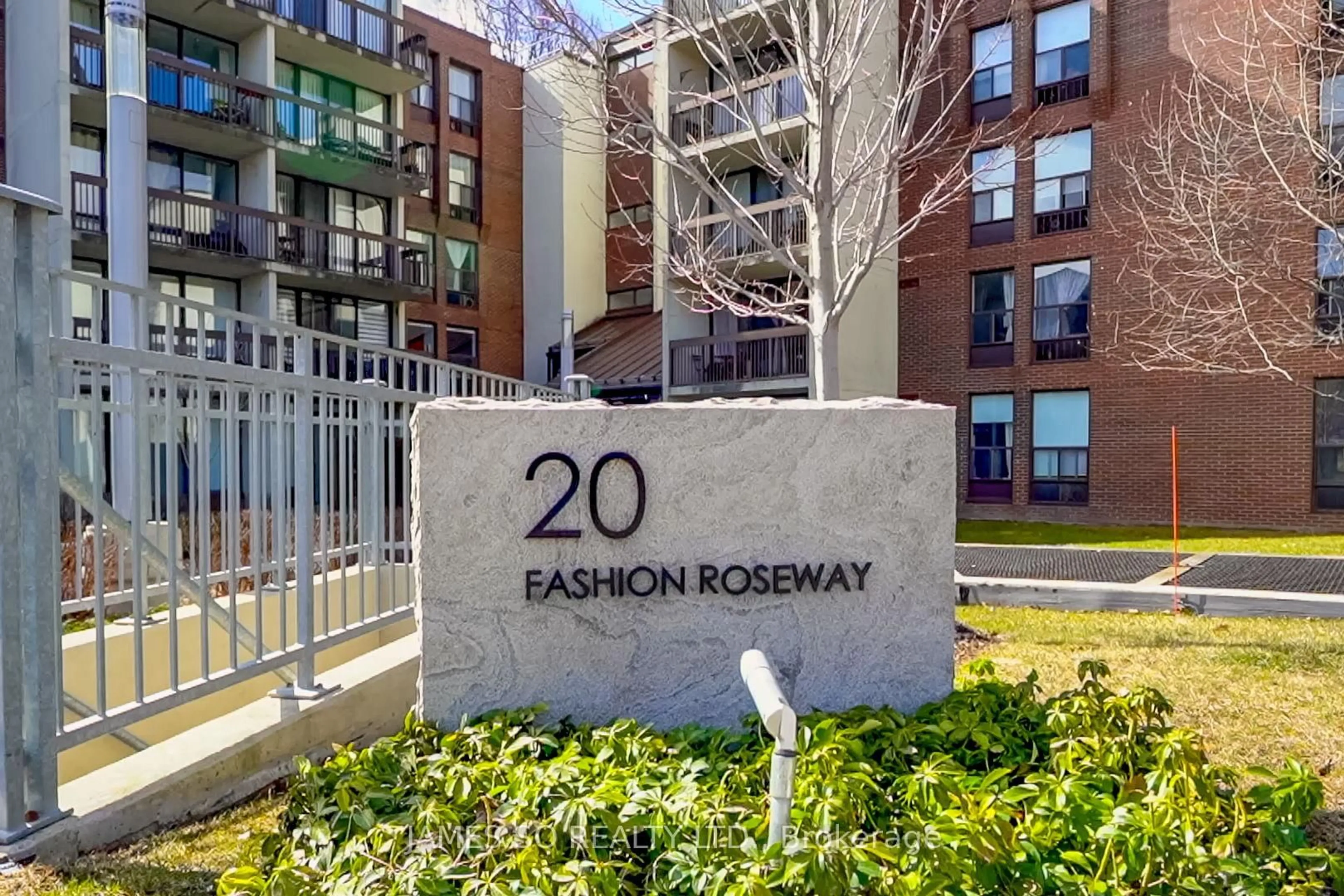 Unknown for 20 Fashion Roseway #408, Toronto Ontario M2N 6B5