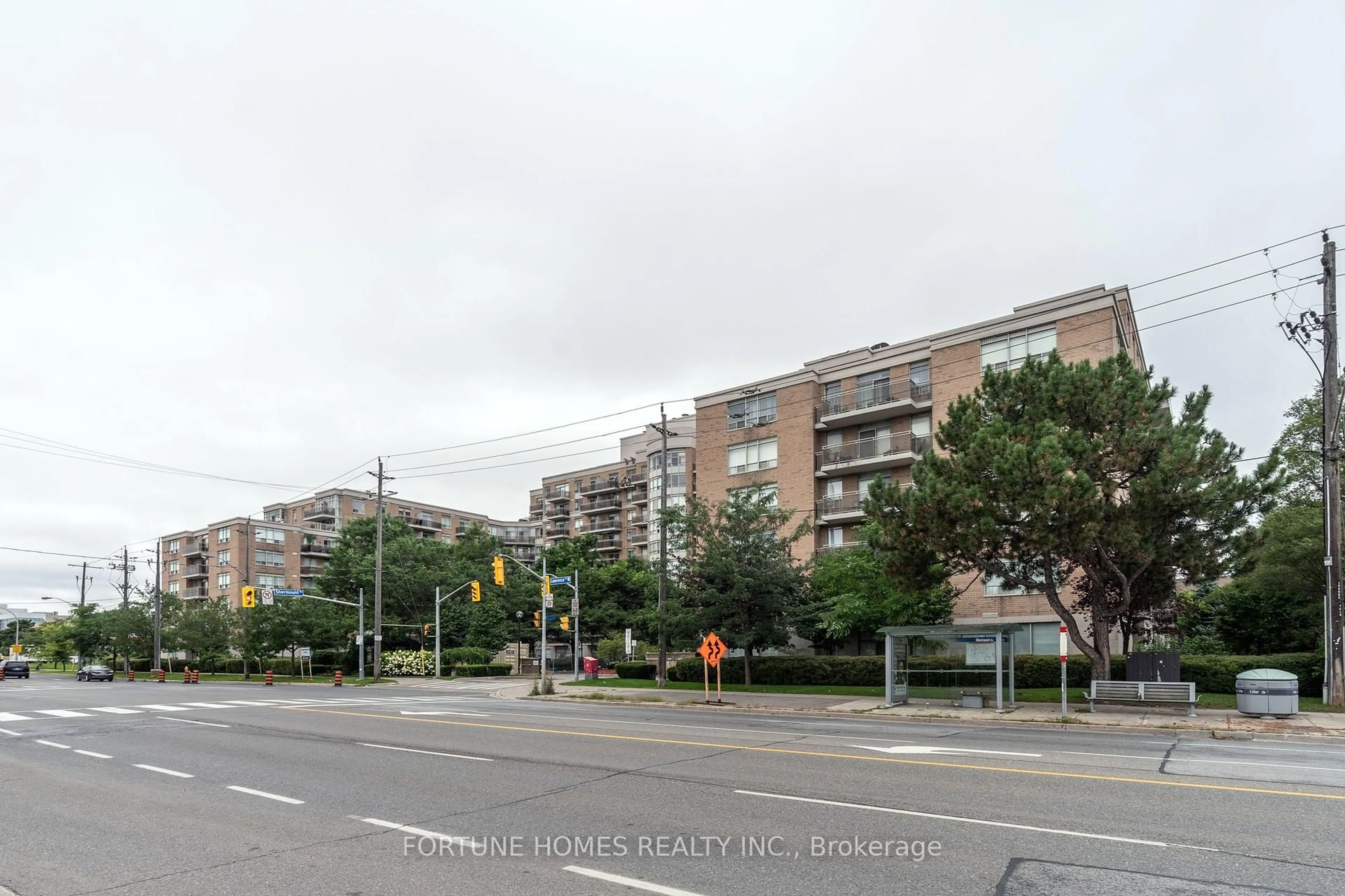 Unknown for 650 Lawrence Ave #816, Toronto Ontario M6A 3E8