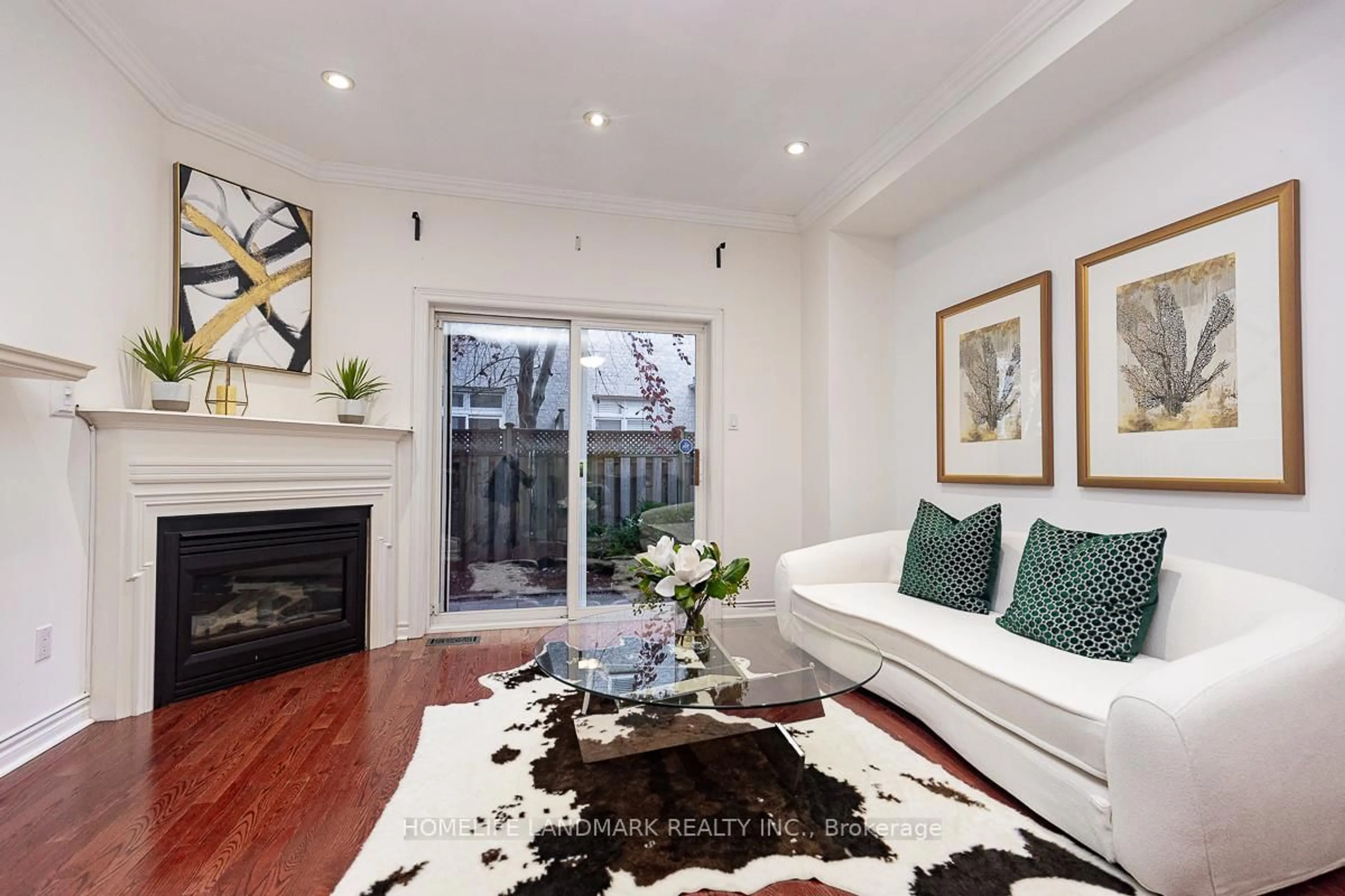 Living room with furniture, wood/laminate floor for 4 William Poole Way, Toronto Ontario M2N 7A7