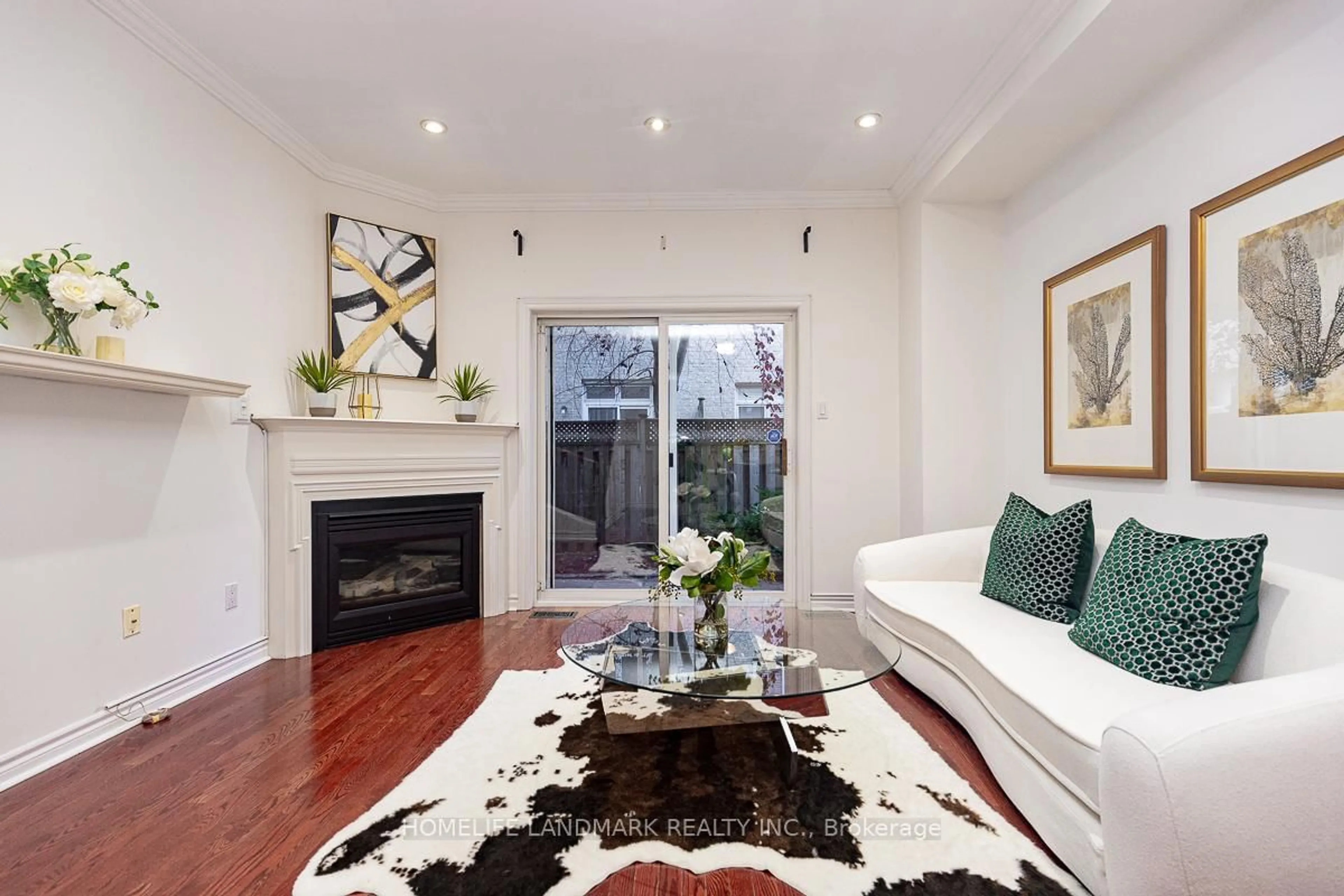 Living room with furniture, wood/laminate floor for 4 William Poole Way, Toronto Ontario M2N 7A7