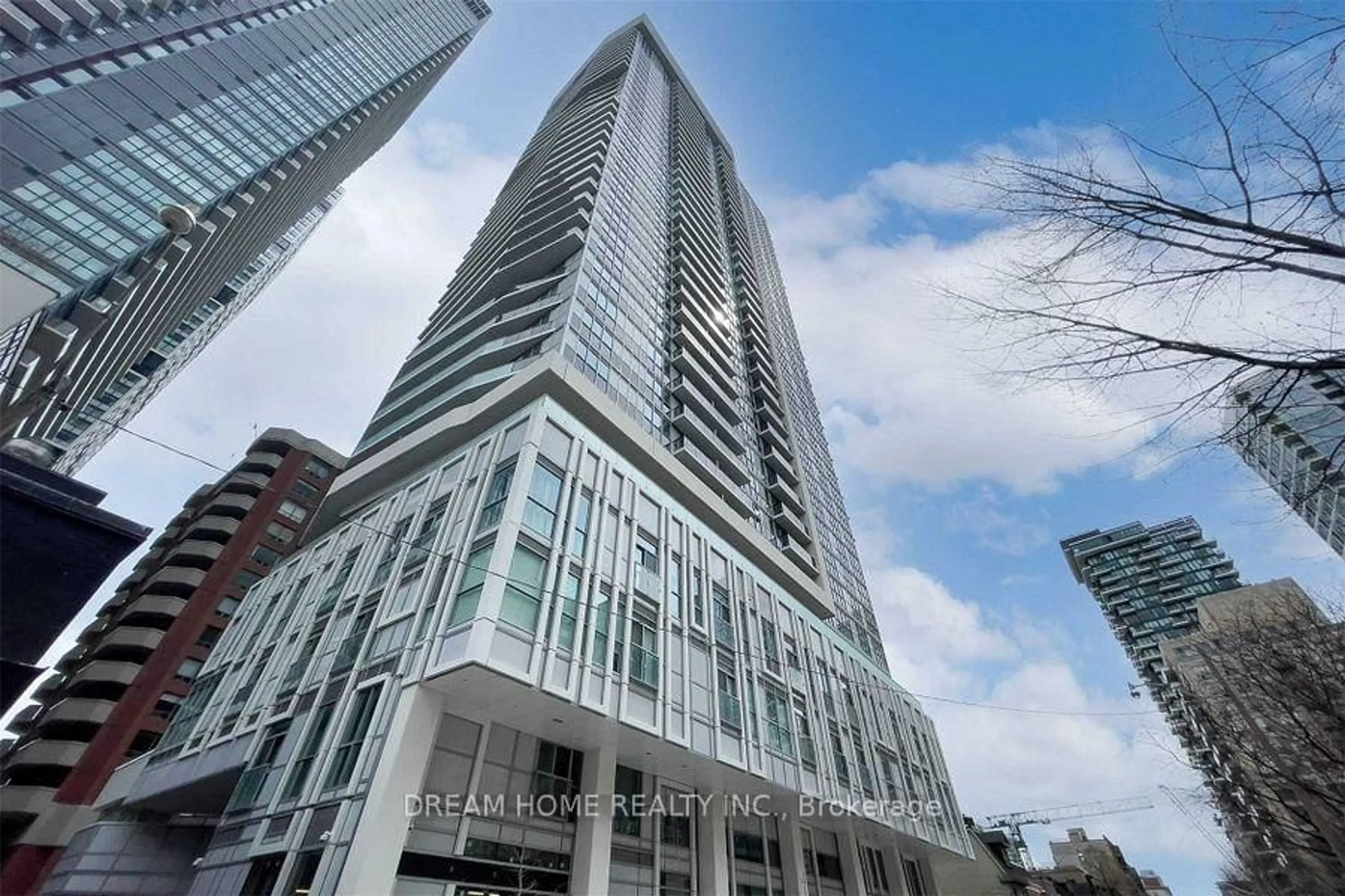 Indoor foyer for 77 Mutual St #413, Toronto Ontario M5B 2A9