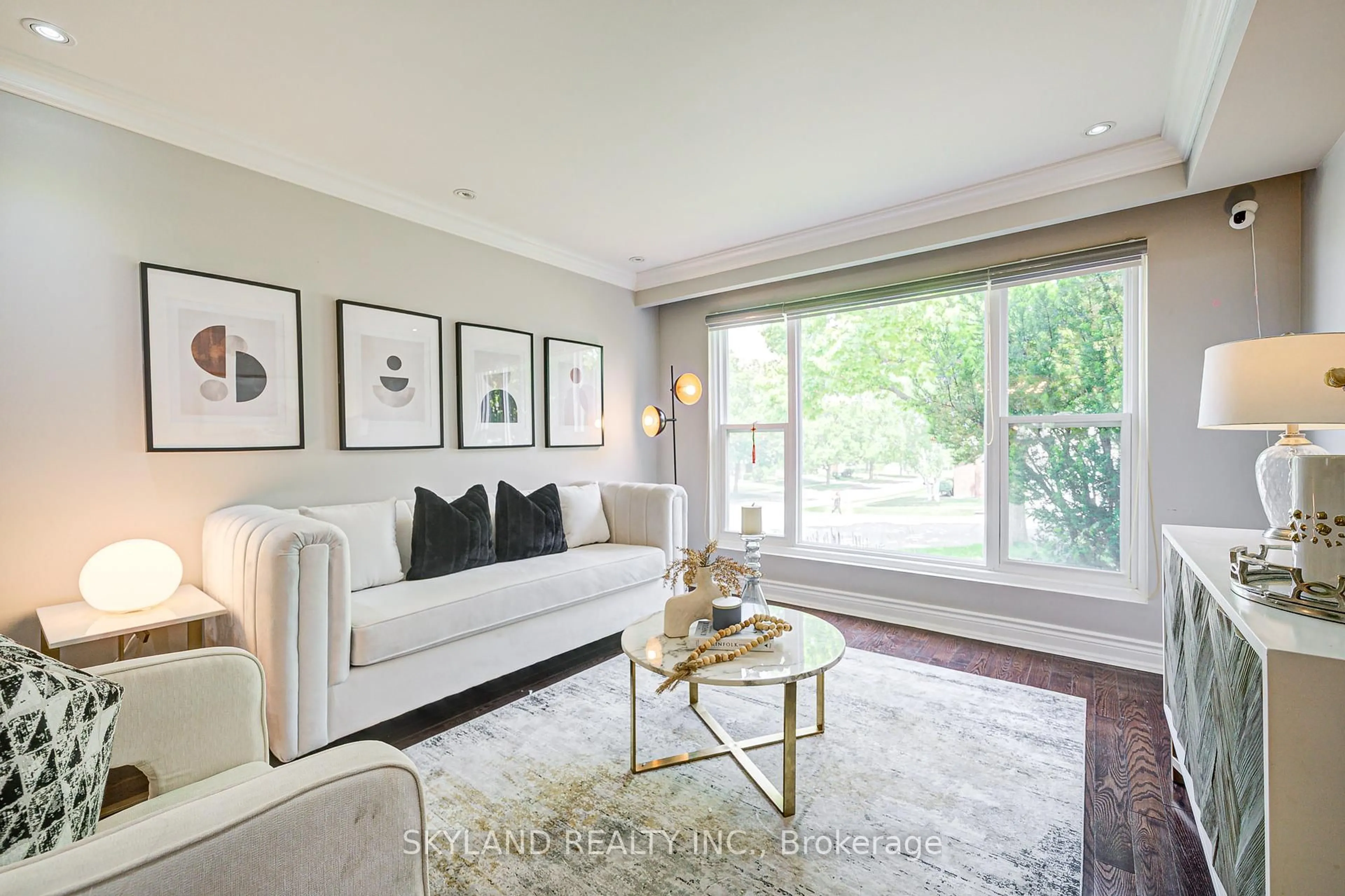 Living room with furniture, unknown for 18 Tumbleweed Rd, Toronto Ontario M2J 2N3