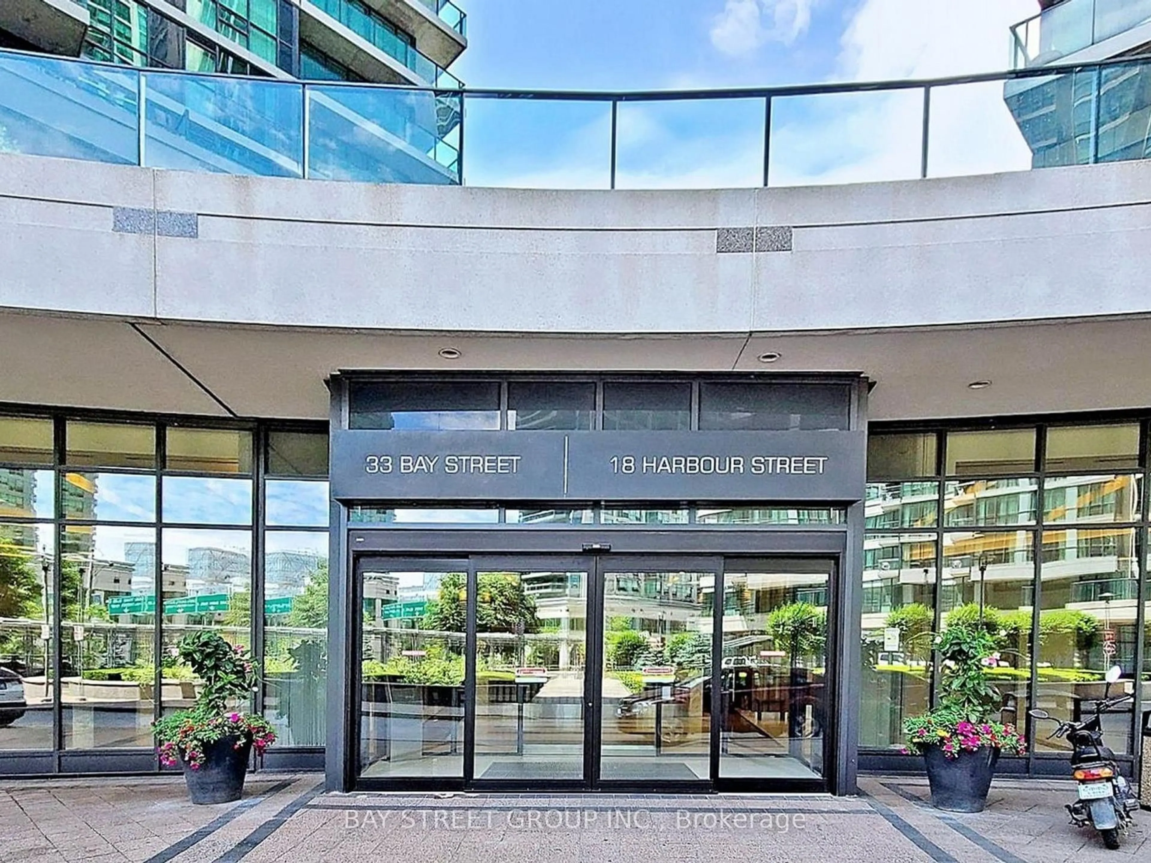 Indoor foyer for 33 BAY St #4803, Toronto Ontario M5J 2Z3