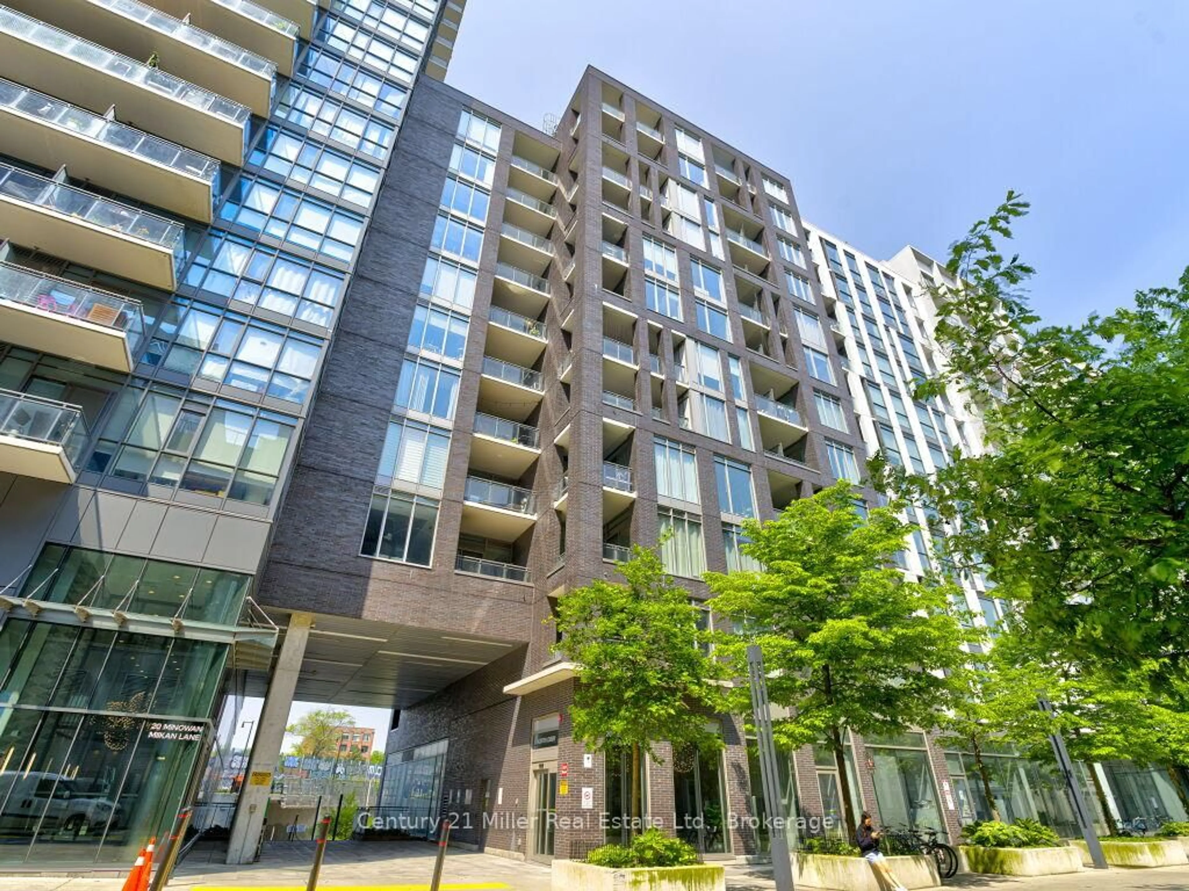 Indoor foyer for 20 Minowan Miikan Lane #313, Toronto Ontario M6J 0E5