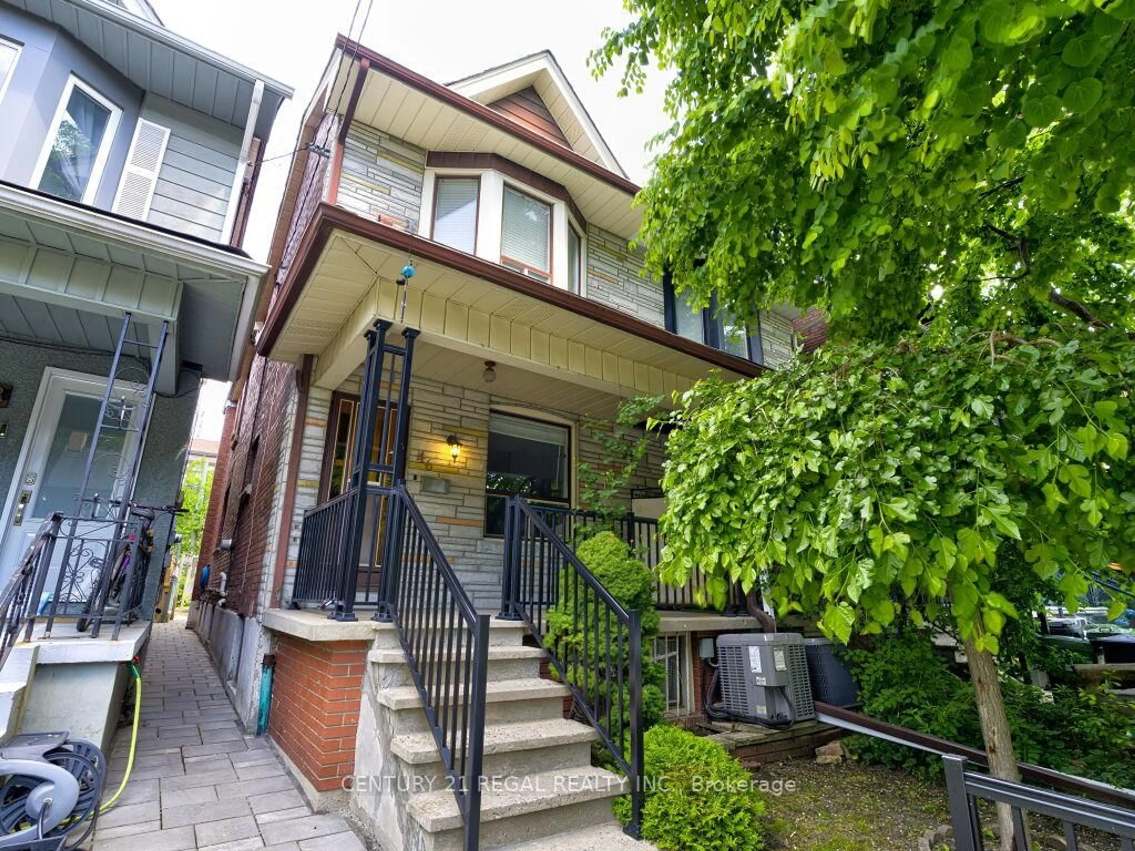 Patio, street for 46 Marchmount Rd, Toronto Ontario M6G 2A9