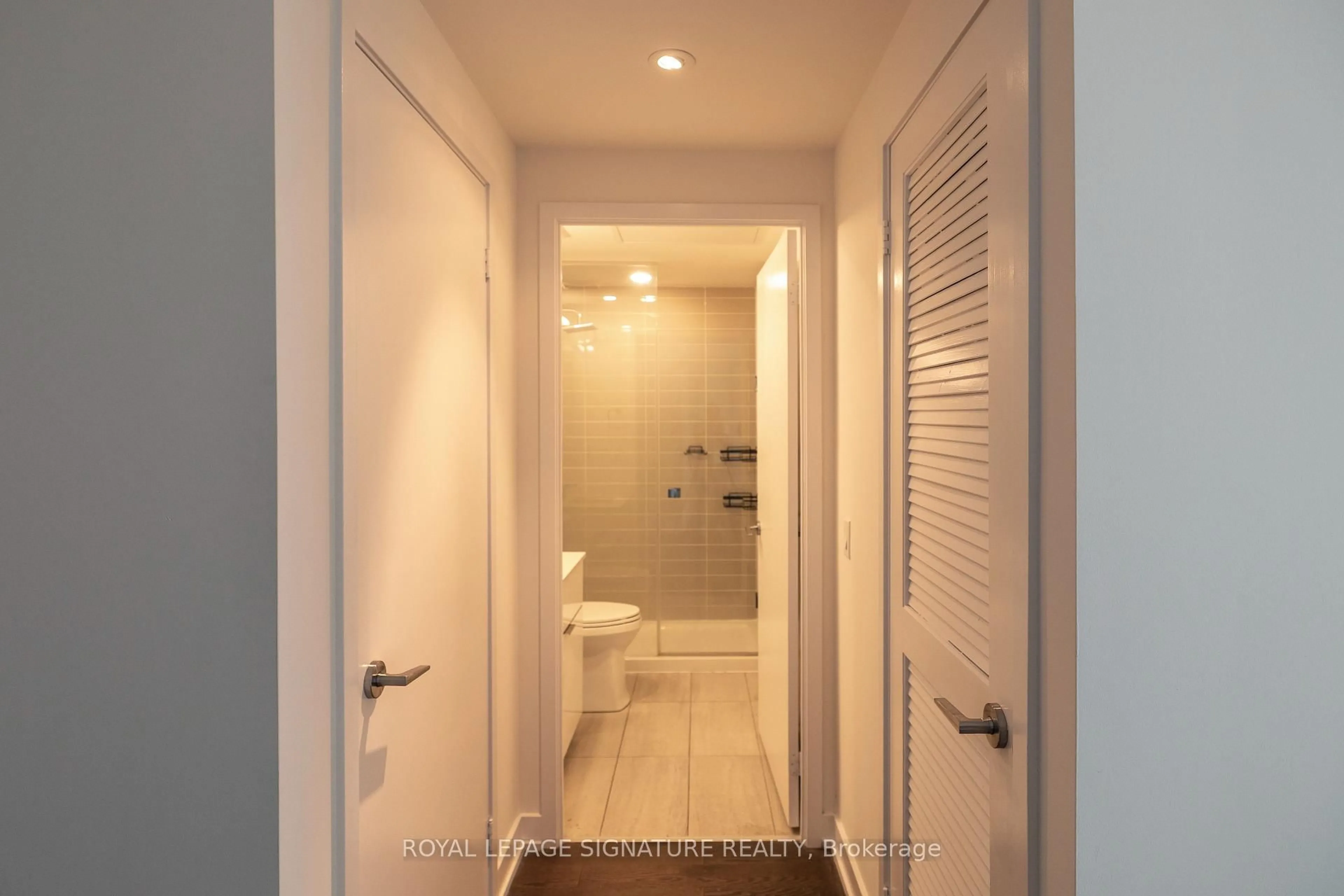 Standard bathroom, ceramic/tile floor for 25 Richmond St #1417, Toronto Ontario M5C 0A6