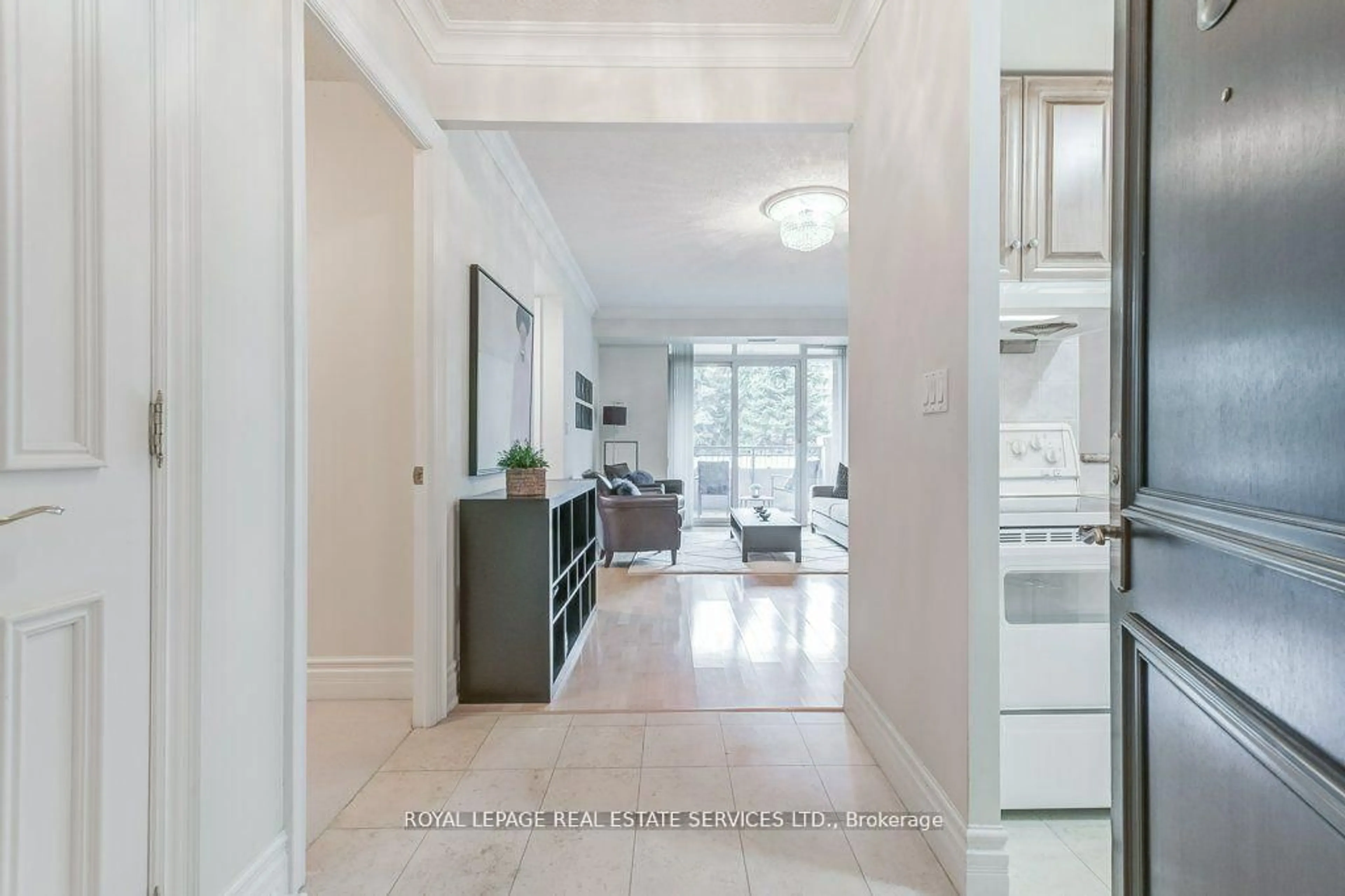 Indoor entryway for 10 Old York Mills Rd #209, Toronto Ontario M2P 2G9