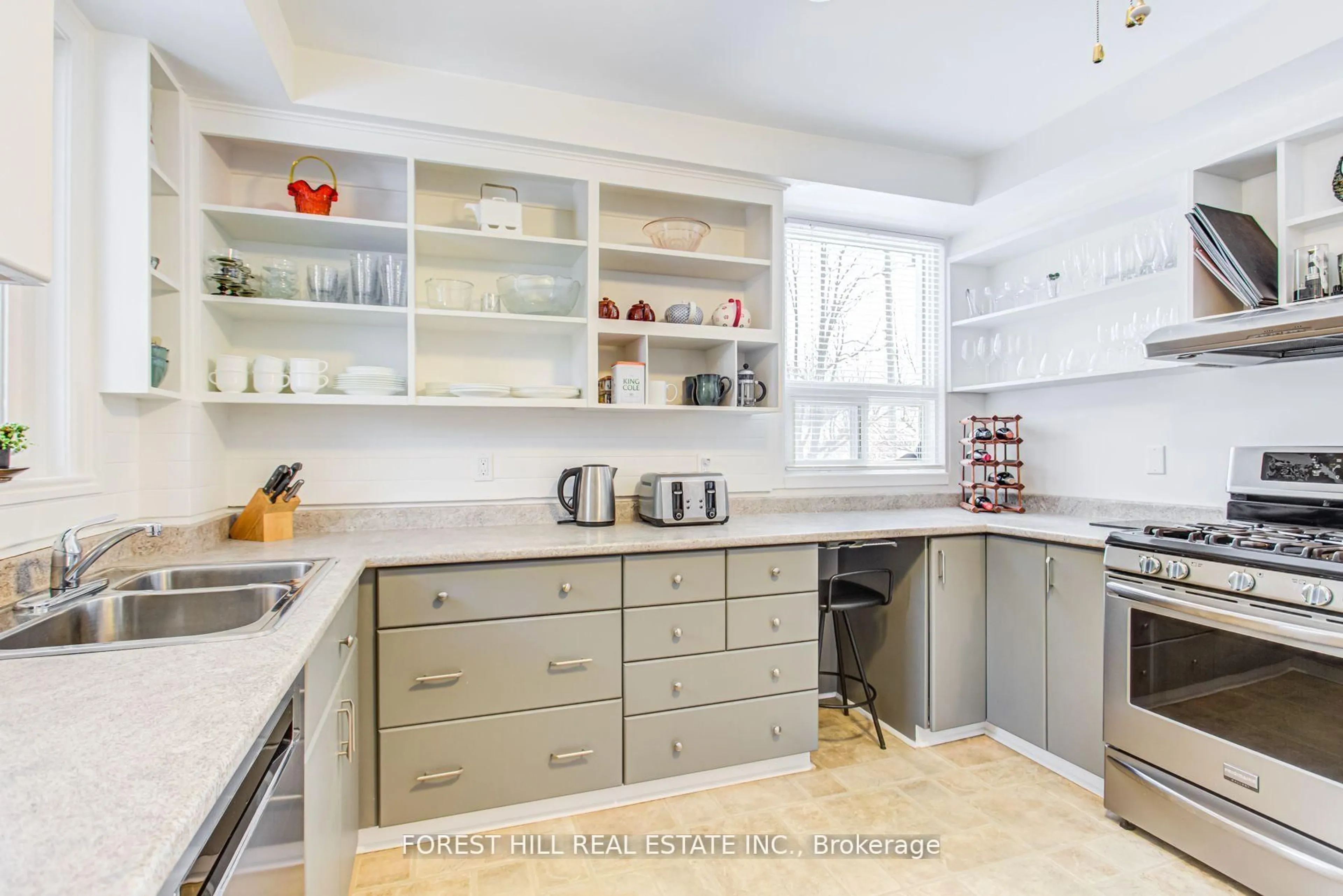 Contemporary kitchen, unknown for 63 Moore Park Ave, Toronto Ontario M2M 1M8
