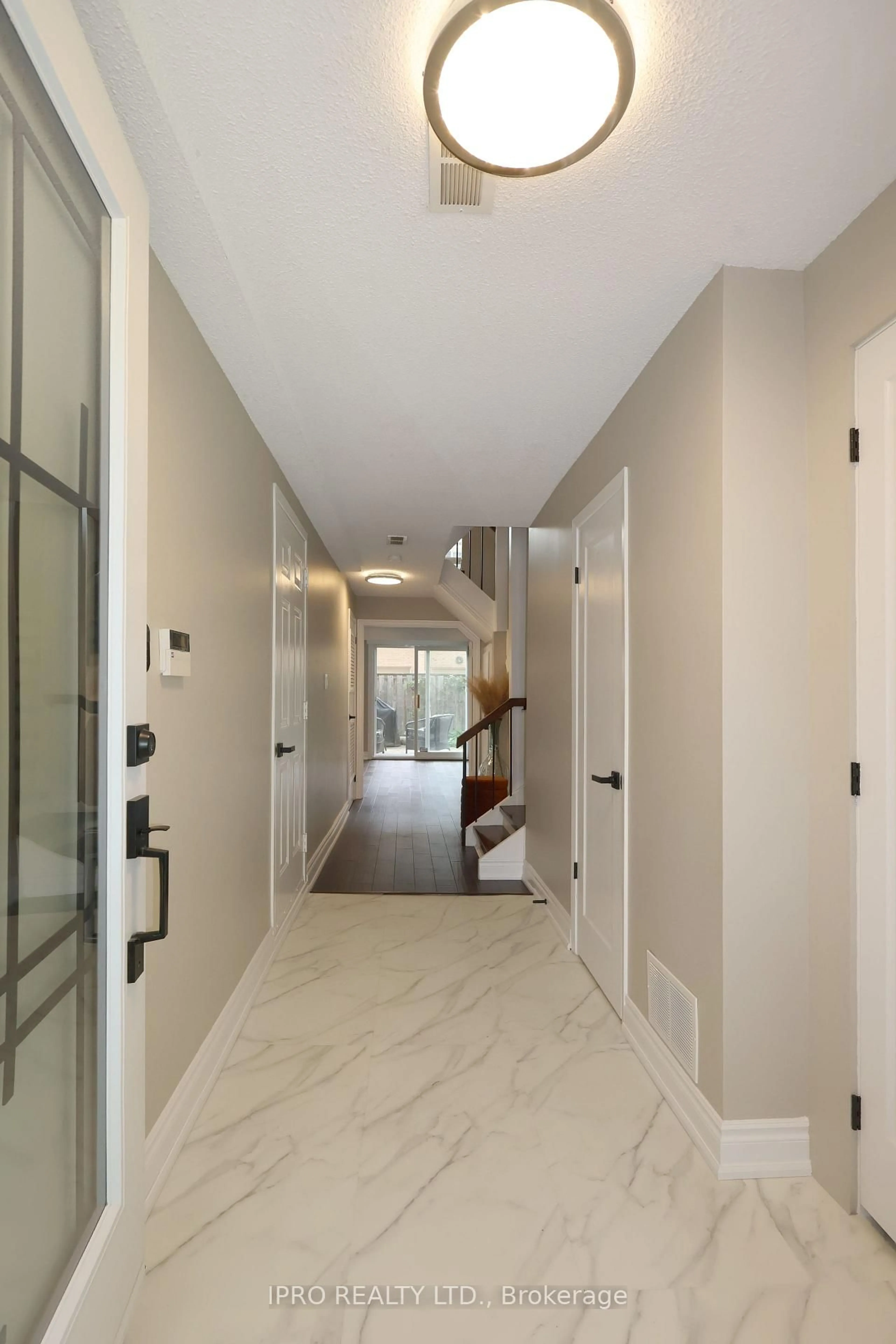 Indoor entryway for 30 Clematis Rd, Toronto Ontario M2J 4Z2