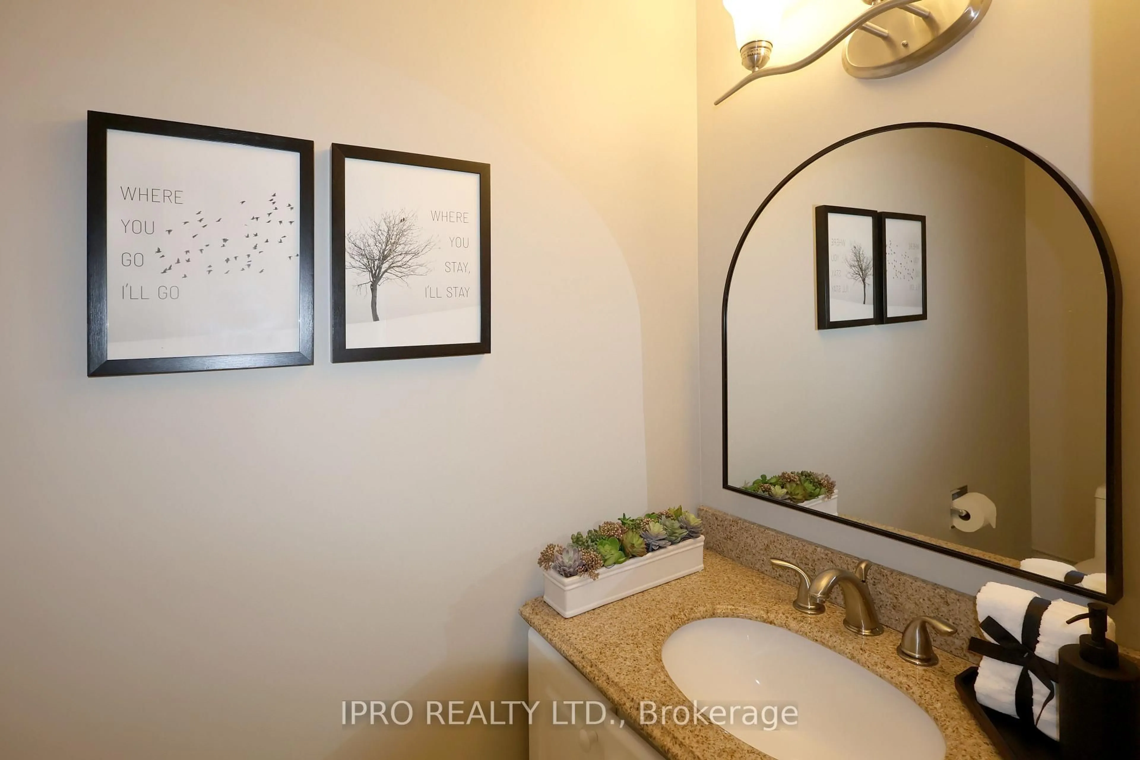 Standard bathroom, ceramic/tile floor for 30 Clematis Rd, Toronto Ontario M2J 4Z2
