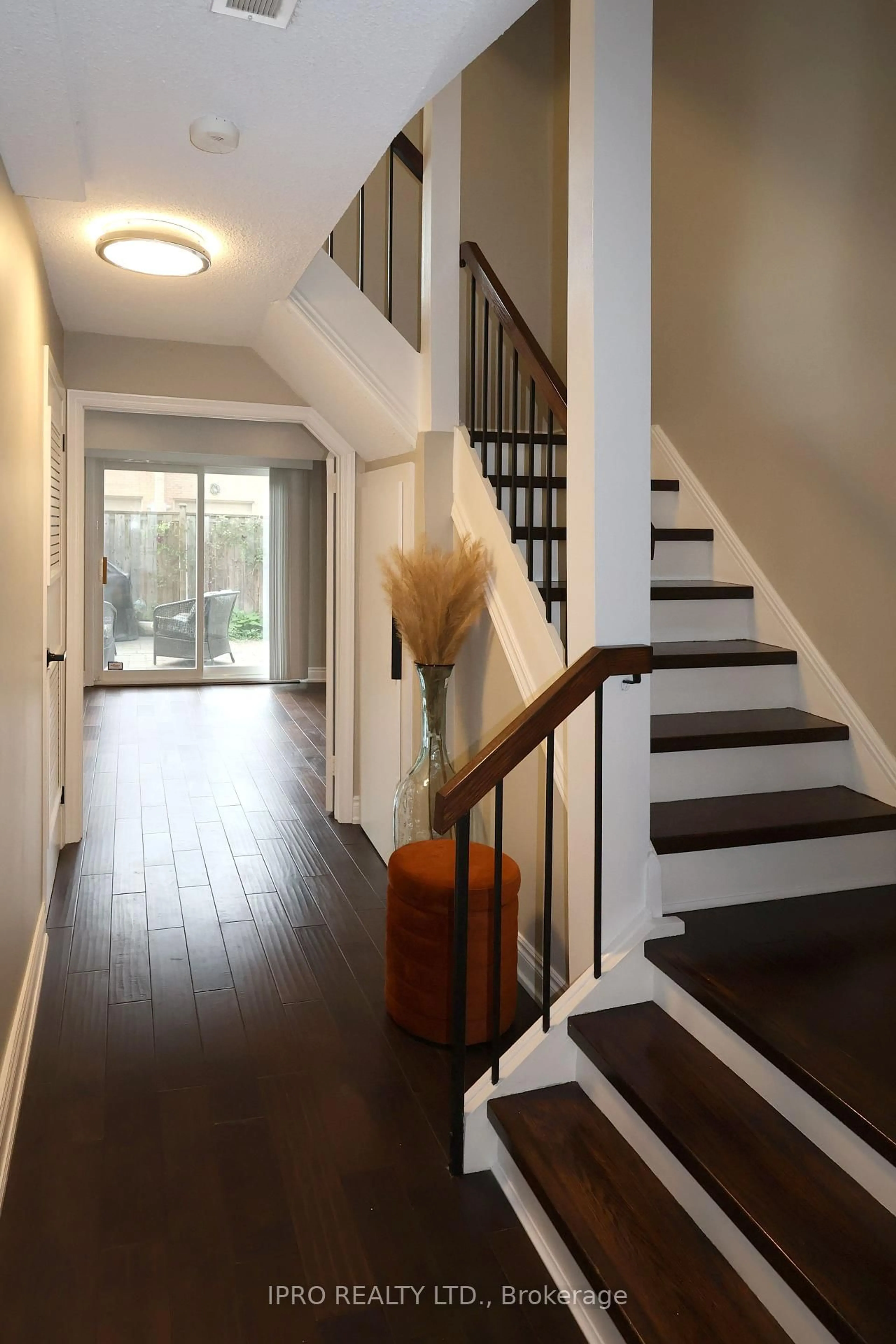 Indoor entryway for 30 Clematis Rd, Toronto Ontario M2J 4Z2