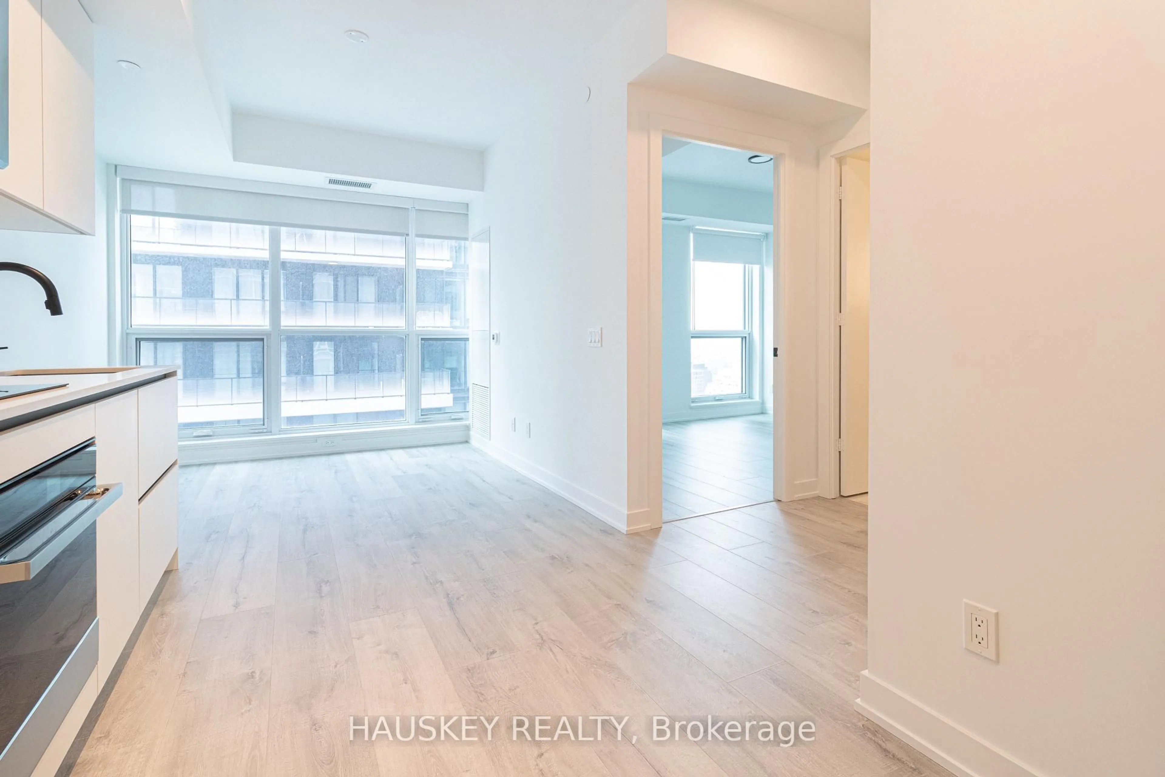 Unknown for 327 King St #3004, Toronto Ontario M5V 1J5
