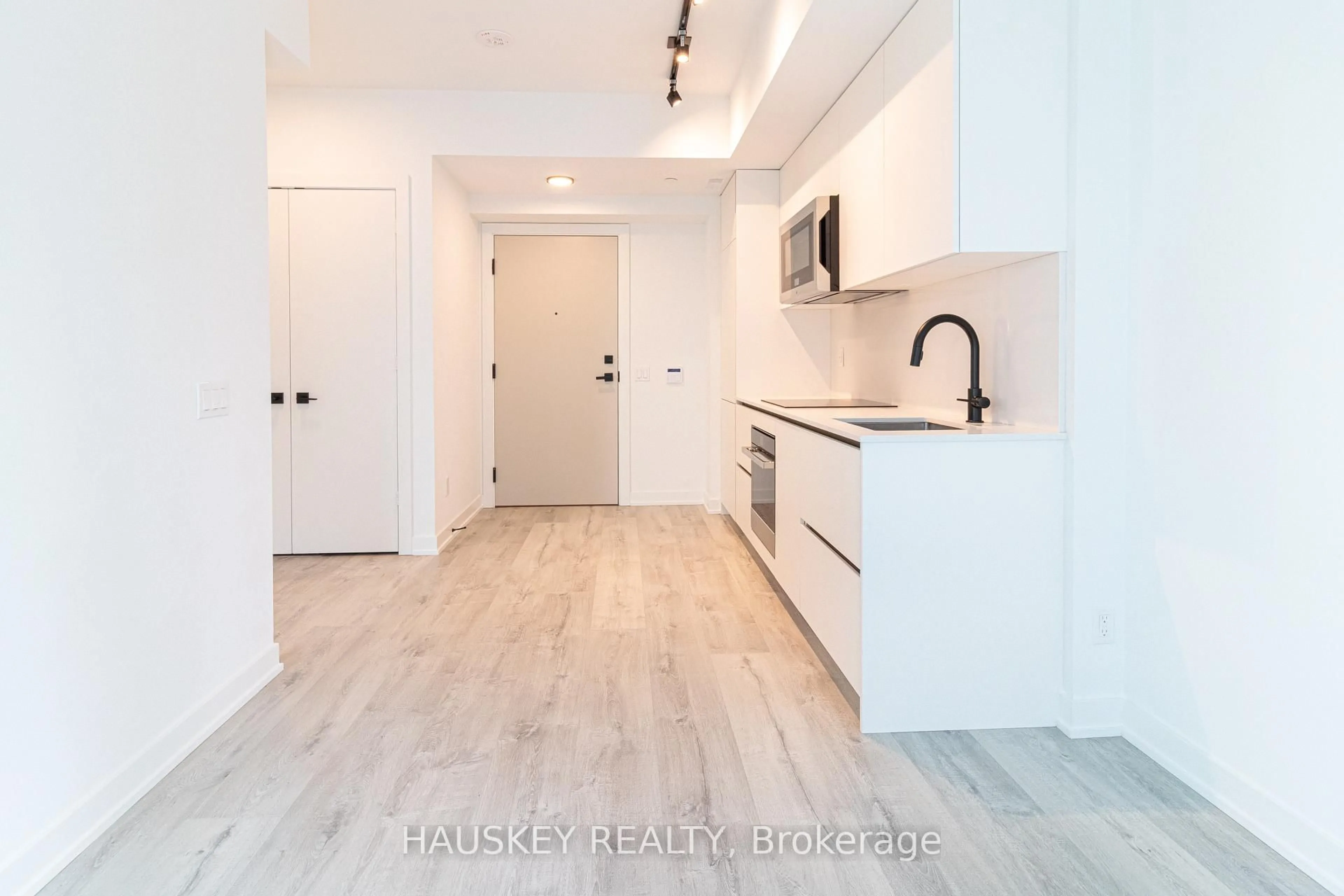 Unknown for 327 King St #3004, Toronto Ontario M5V 1J5