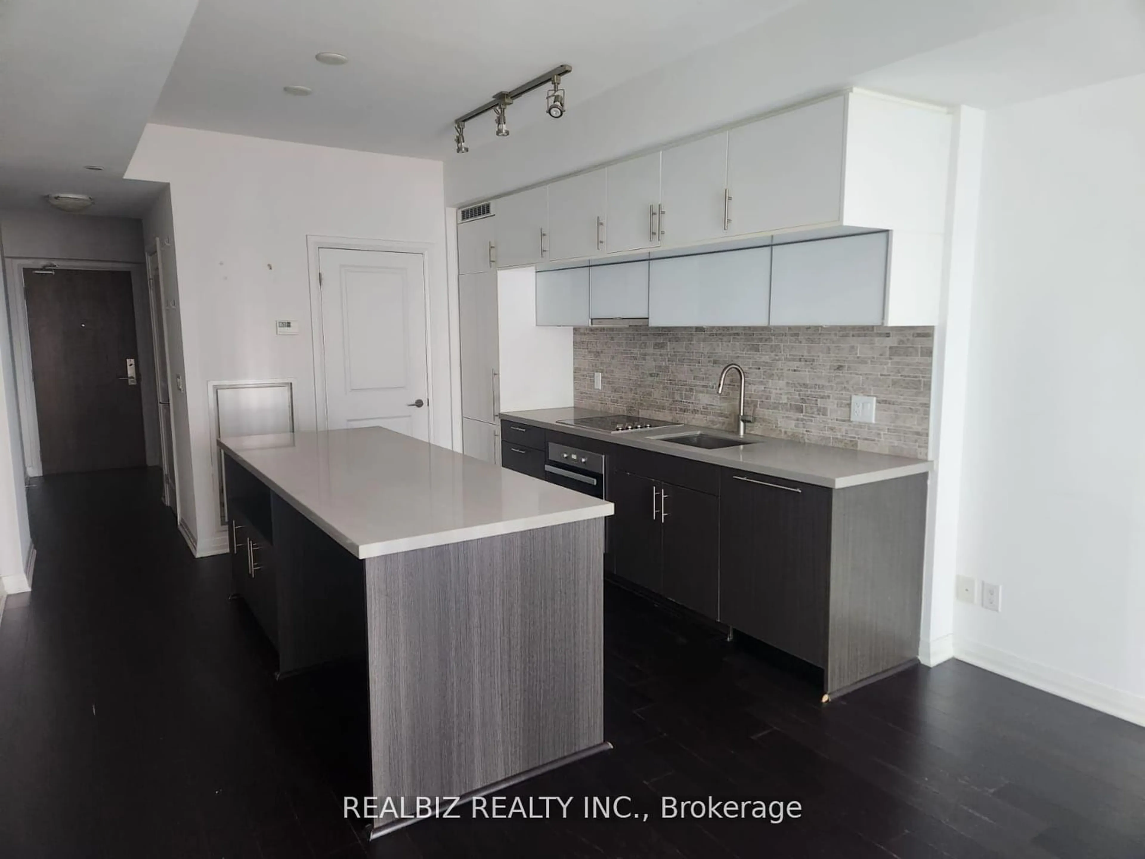 Open concept kitchen, wood/laminate floor for 8 Mercer St #1209, Toronto Ontario M5V 0C4