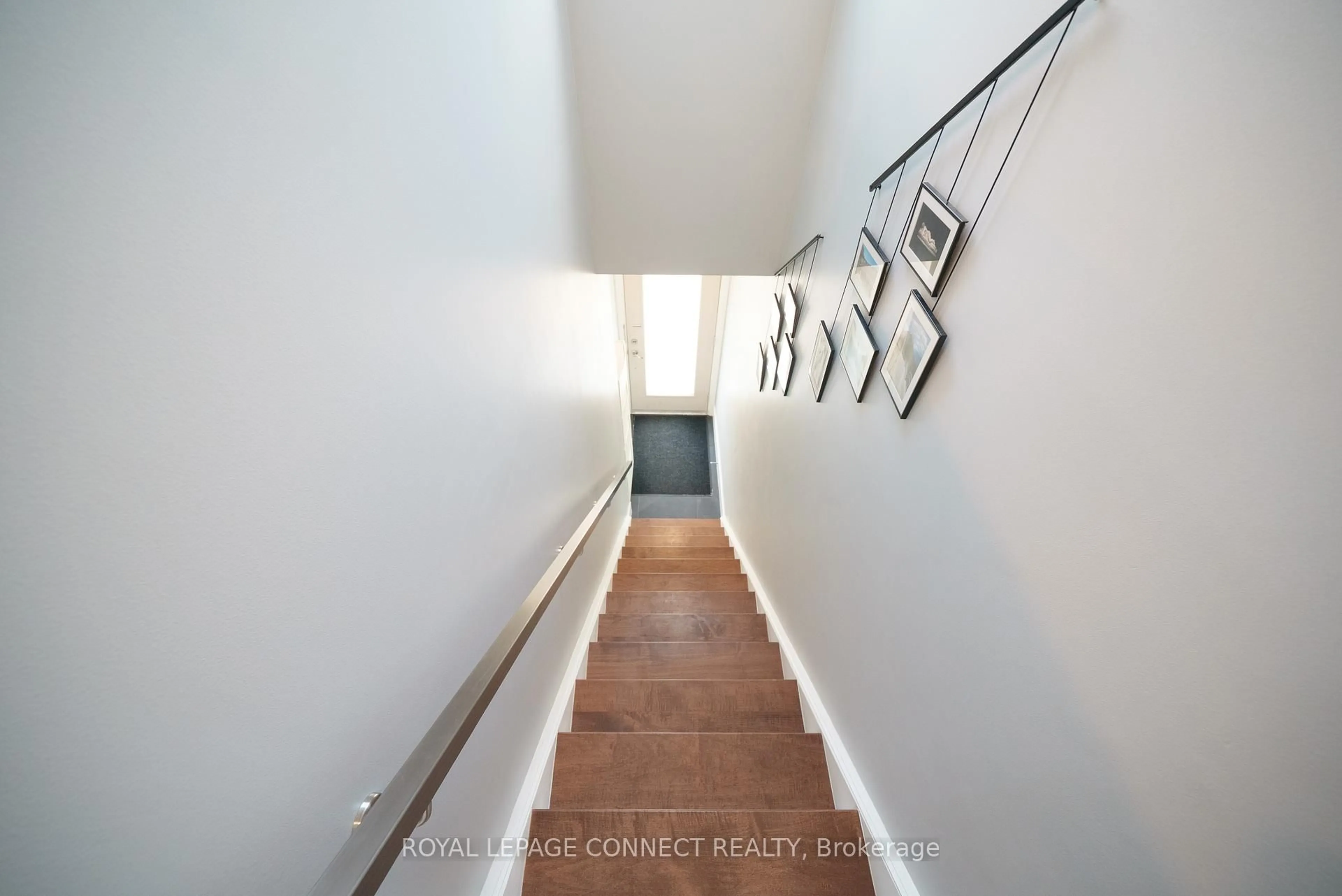 Stairs for 780 Sheppard Ave #TH03, Toronto Ontario M2K 0E8