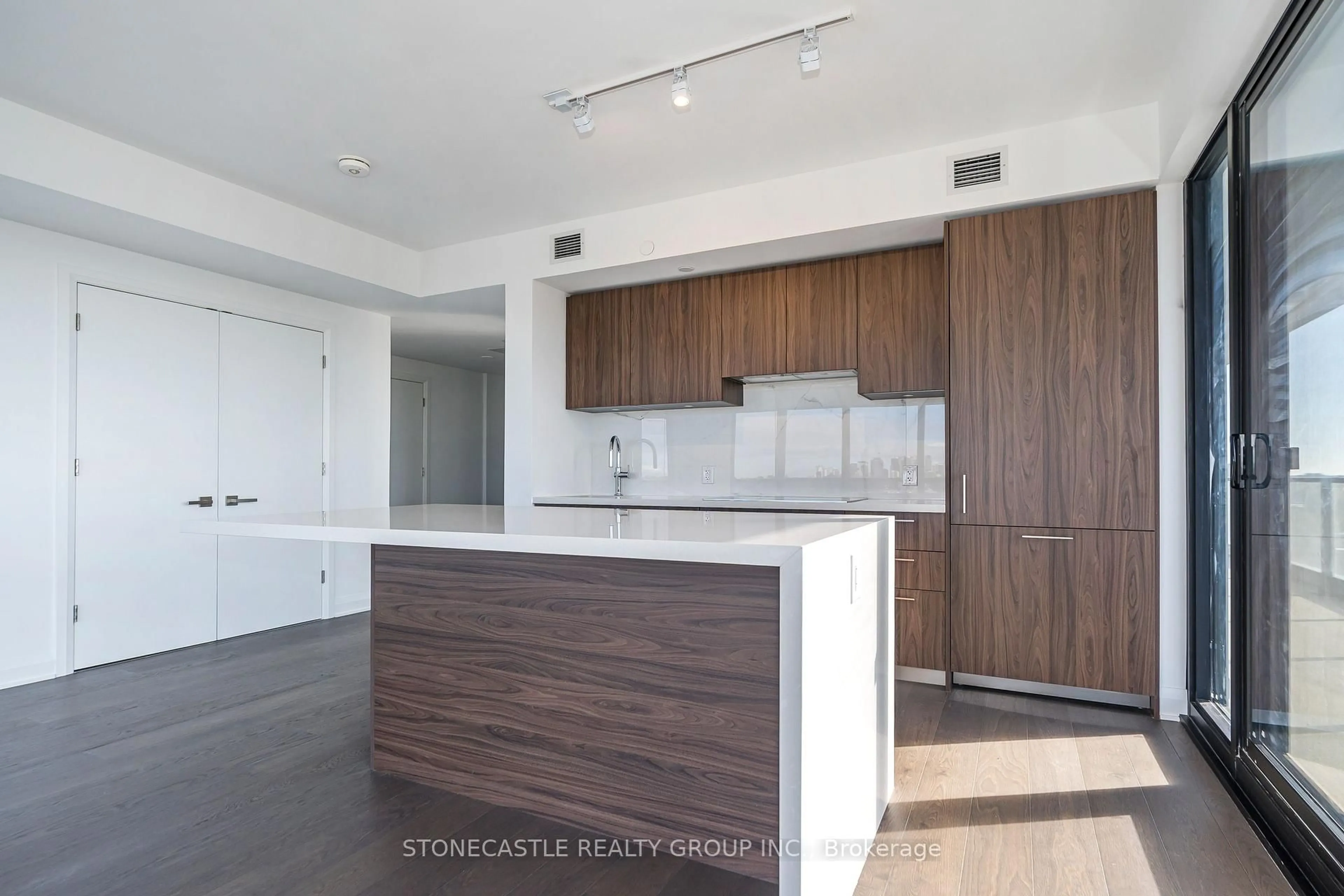 Open concept kitchen, wood/laminate floor for 33 Frederick Todd Way #1001, Toronto Ontario M4G 0C9