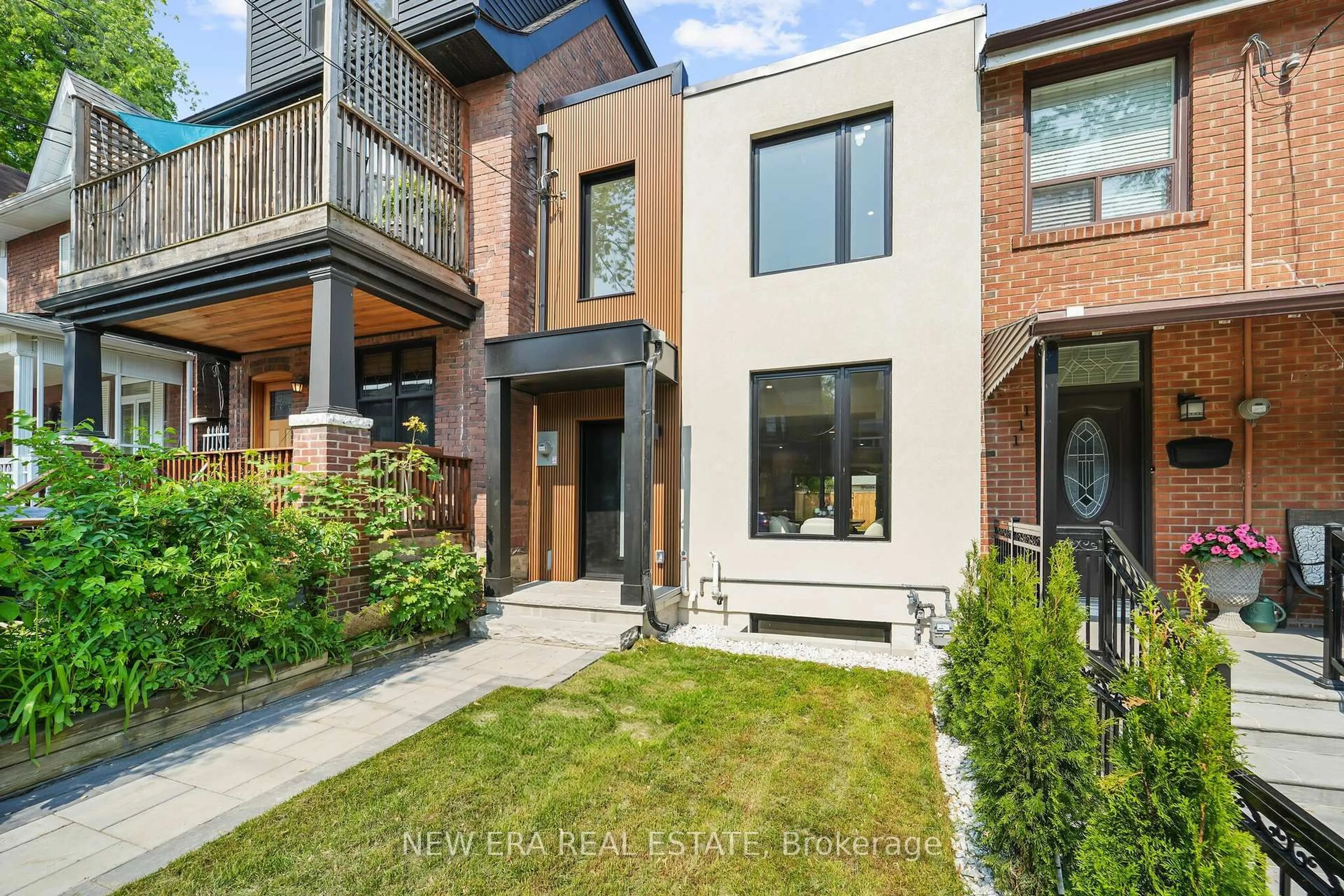 Home with brick exterior material, street for 113 Bellwoods Ave, Toronto Ontario M6J 3N4