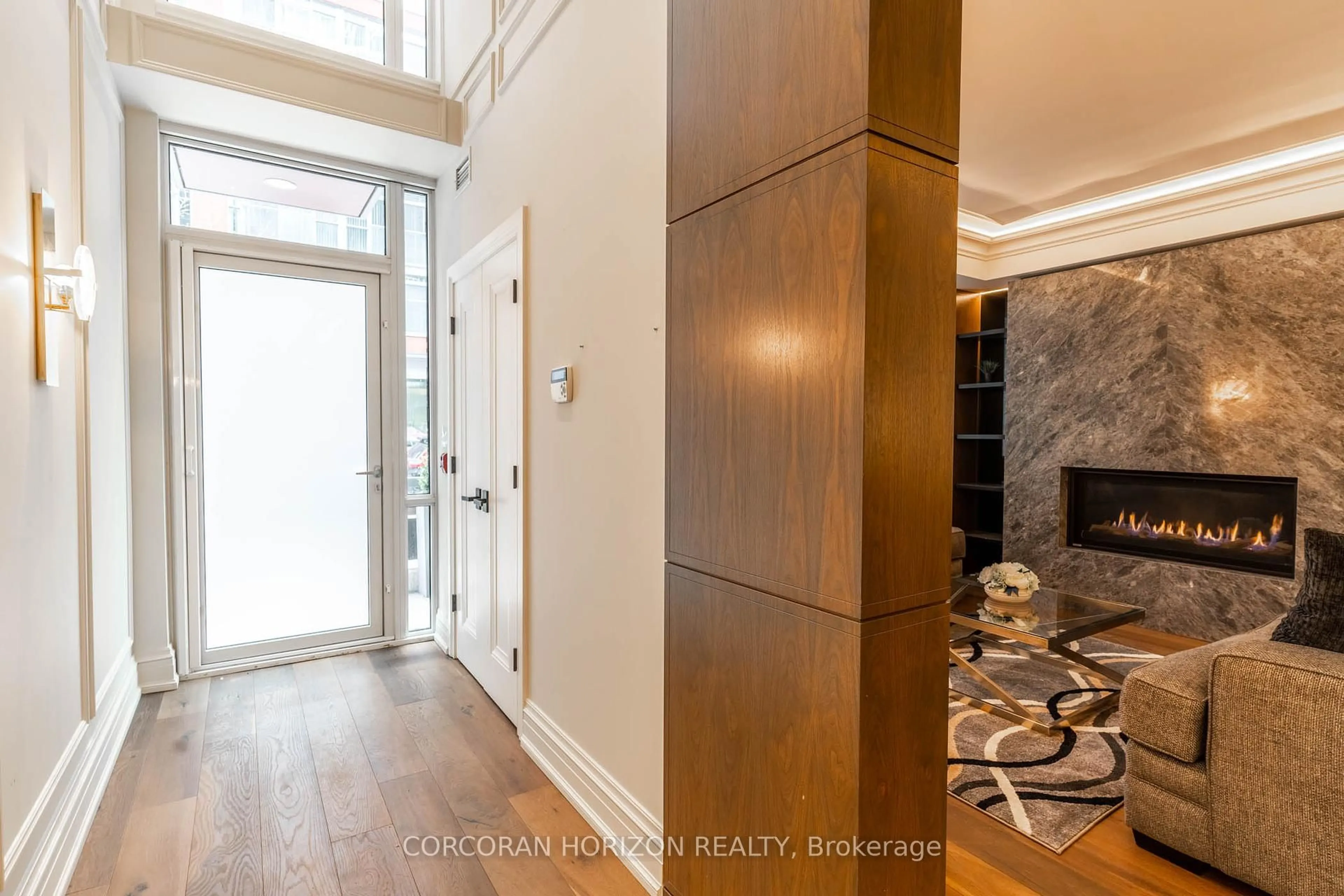 Indoor entryway for 30 Nelson St #Th22, Toronto Ontario M5V 0H5