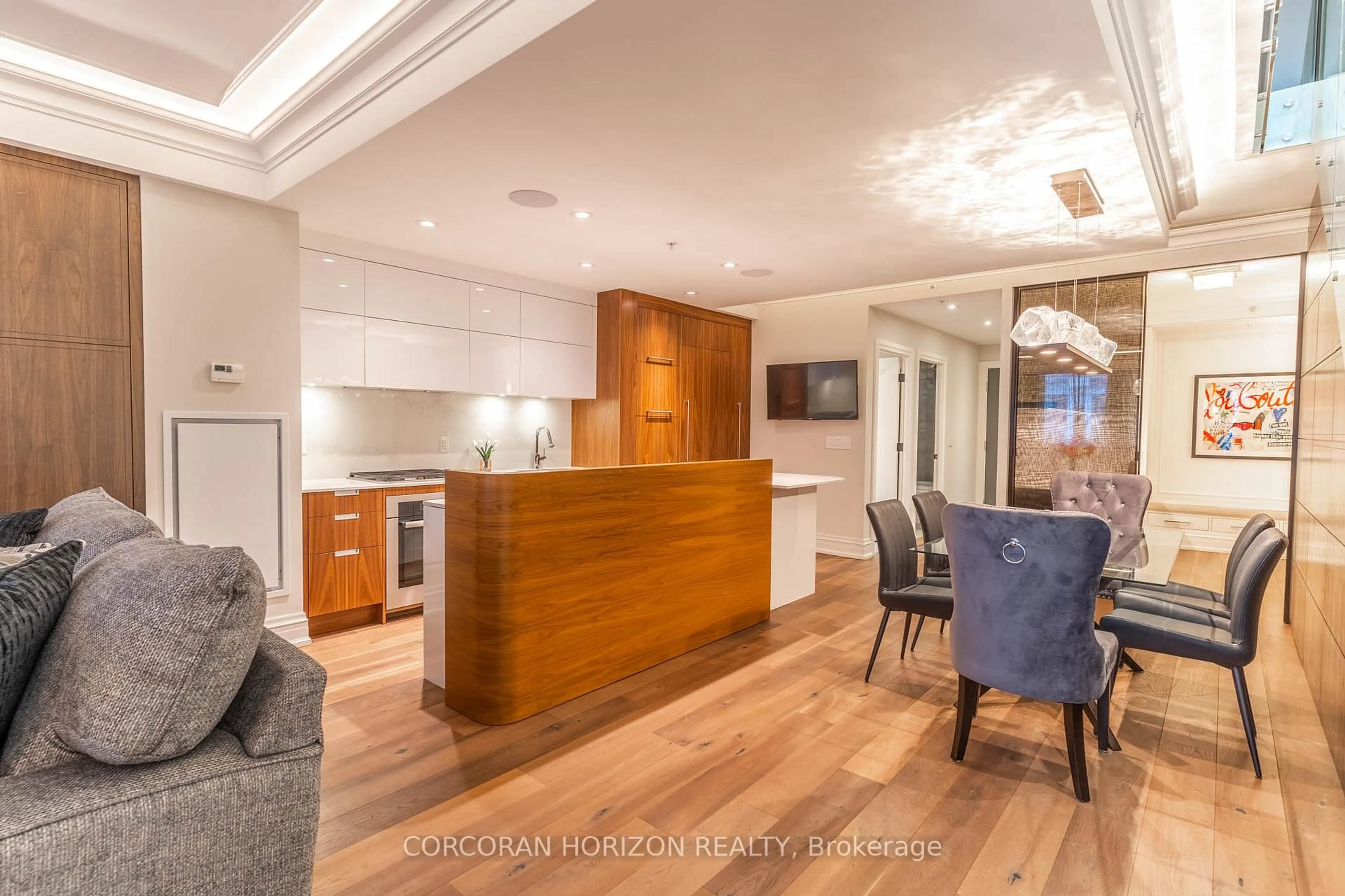 Contemporary kitchen, wood/laminate floor for 30 Nelson St #Th22, Toronto Ontario M5V 0H5