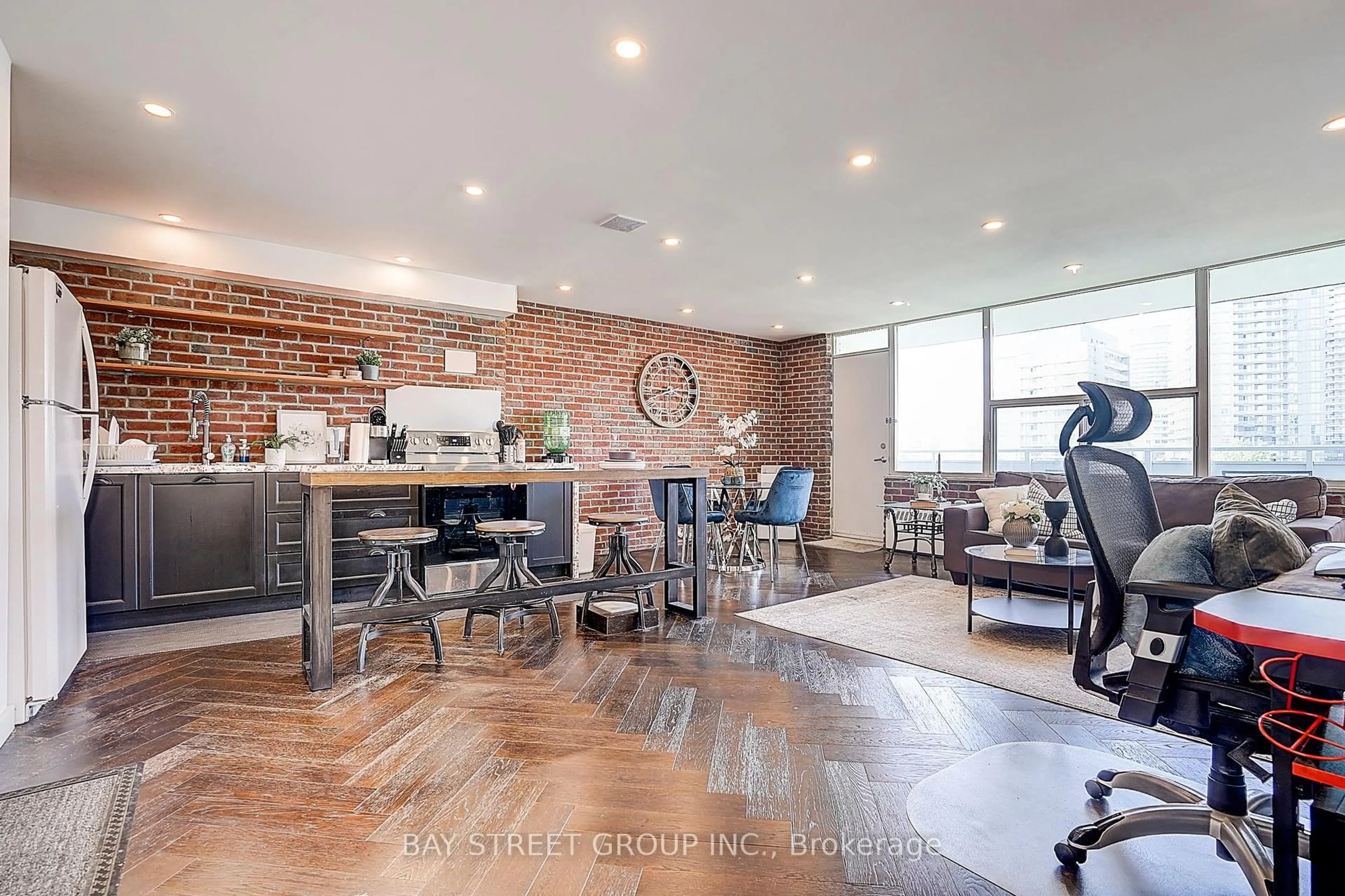 Gym or fitness room for 10 Parkway Forest Dr #812, Toronto Ontario M2J 1L3
