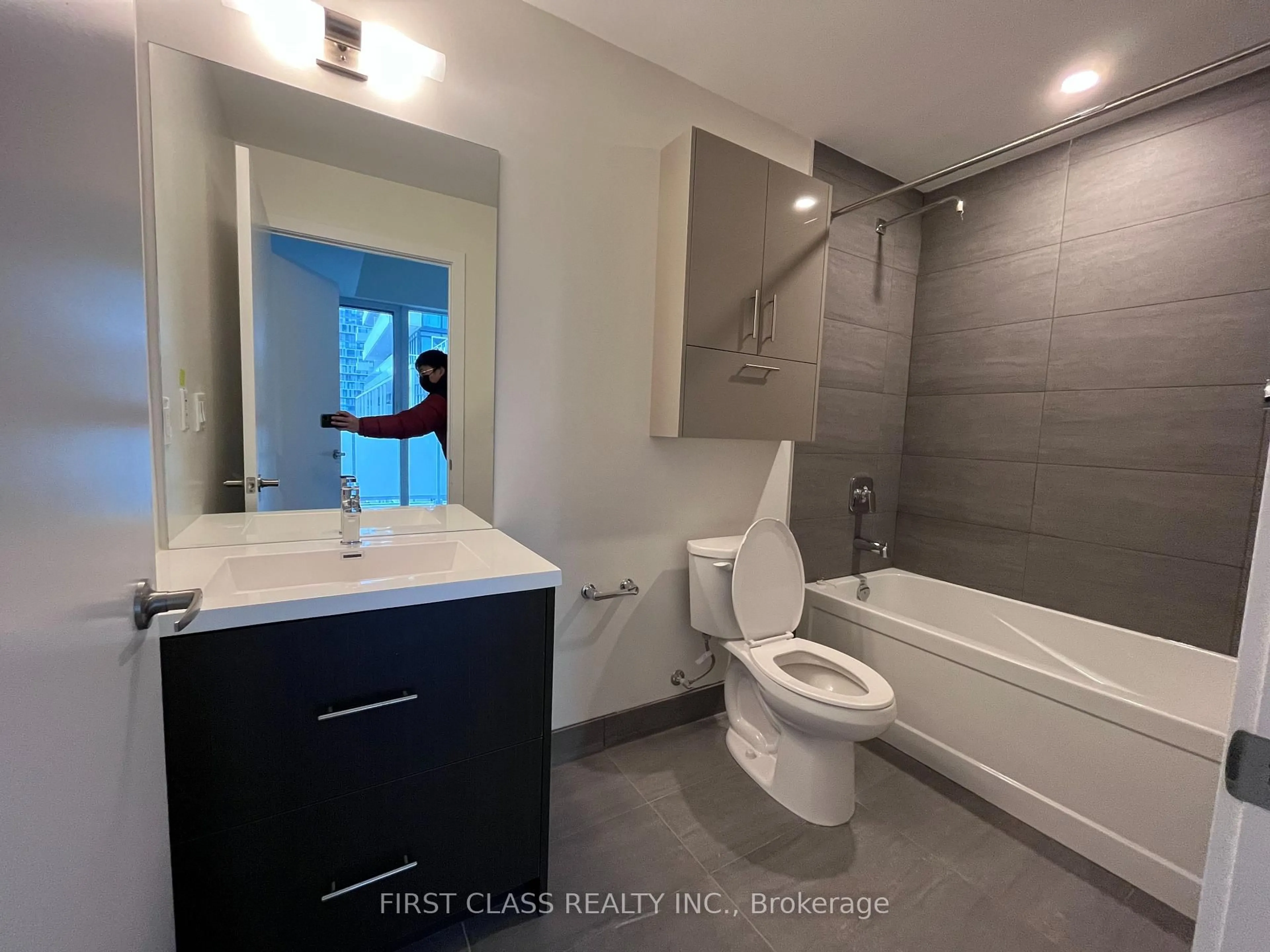Standard bathroom, ceramic/tile floor for 188 Fairview Mall Dr #503, Toronto Ontario M2J 4T1